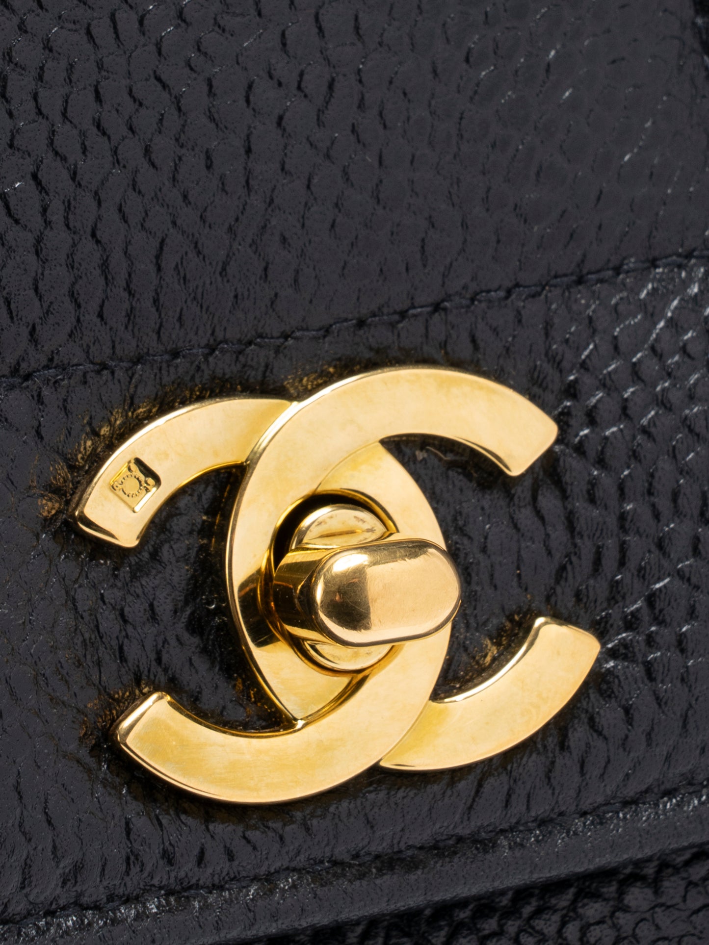 シャネル マドモアゼル チェーンカメラバッグ キャビアスキン ブラック ゴールド金具