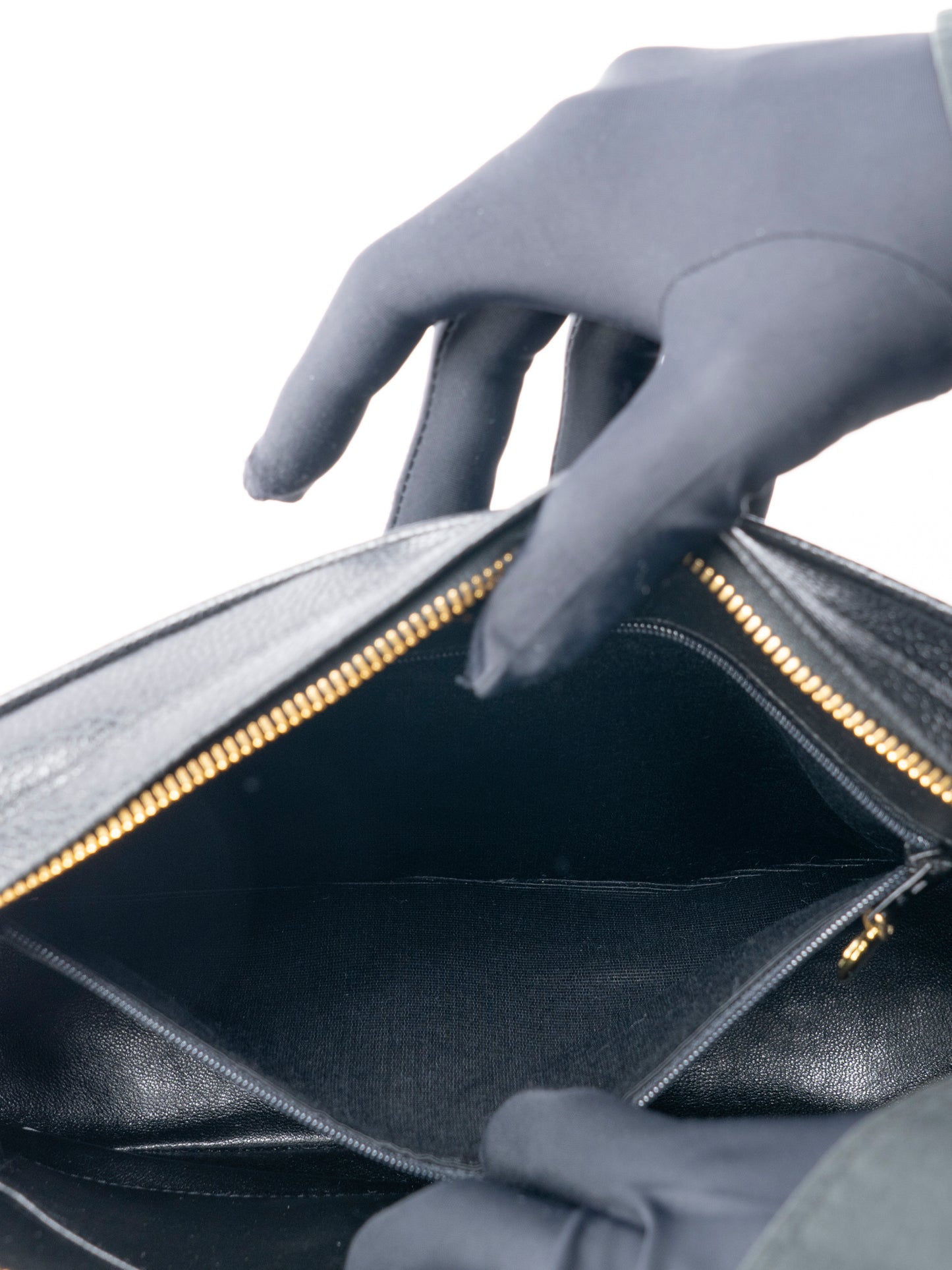 シャネル マトラッセ ターンロック チェーンカメラバッグ キャビアスキン ブラック ゴールド金具