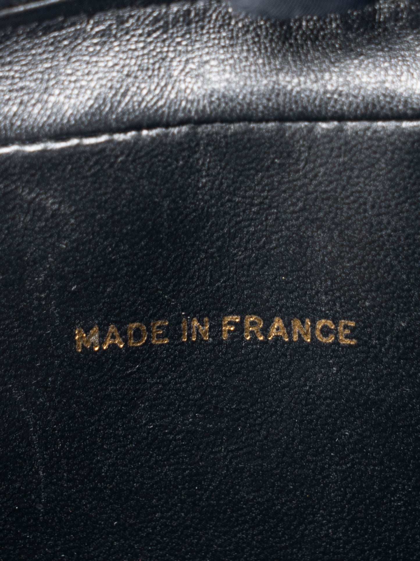 シャネル マドモアゼル チェーンカメラバッグ キャビアスキン ブラック ゴールド金具