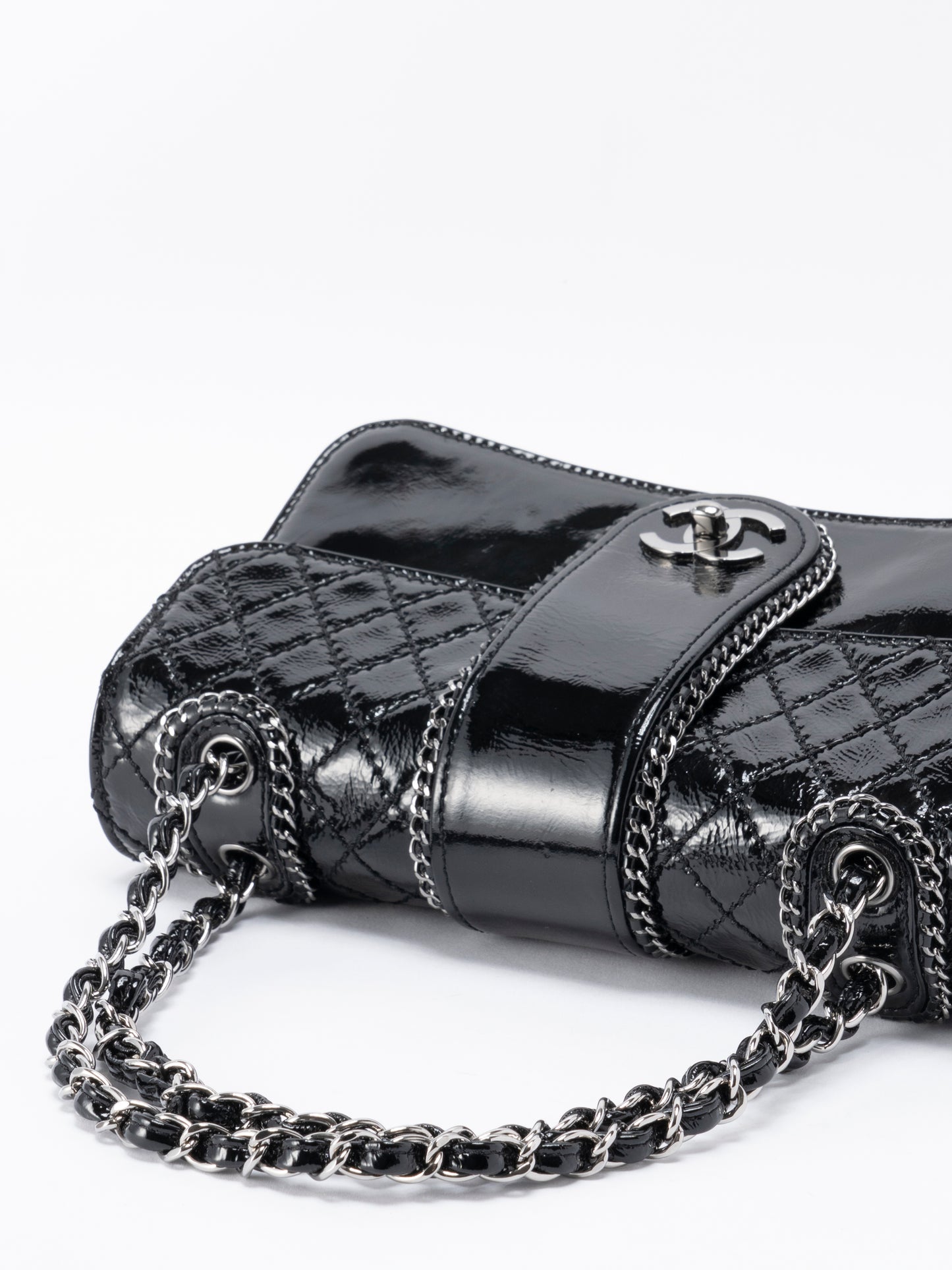 シャネル マトラッセ チェーンショルダーバッグ パテントレザー ブラック シルバー金具