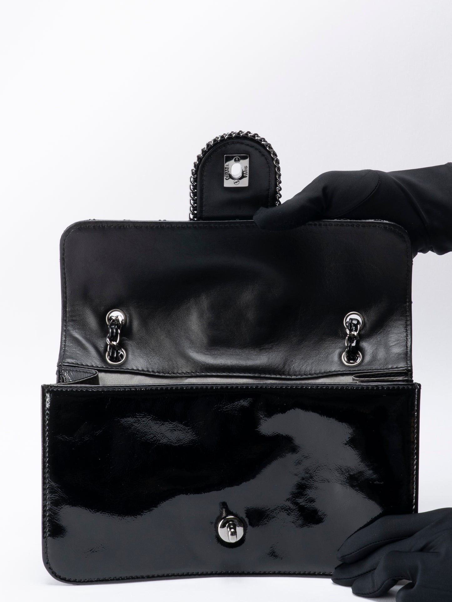 シャネル マトラッセ チェーンショルダーバッグ パテントレザー ブラック シルバー金具