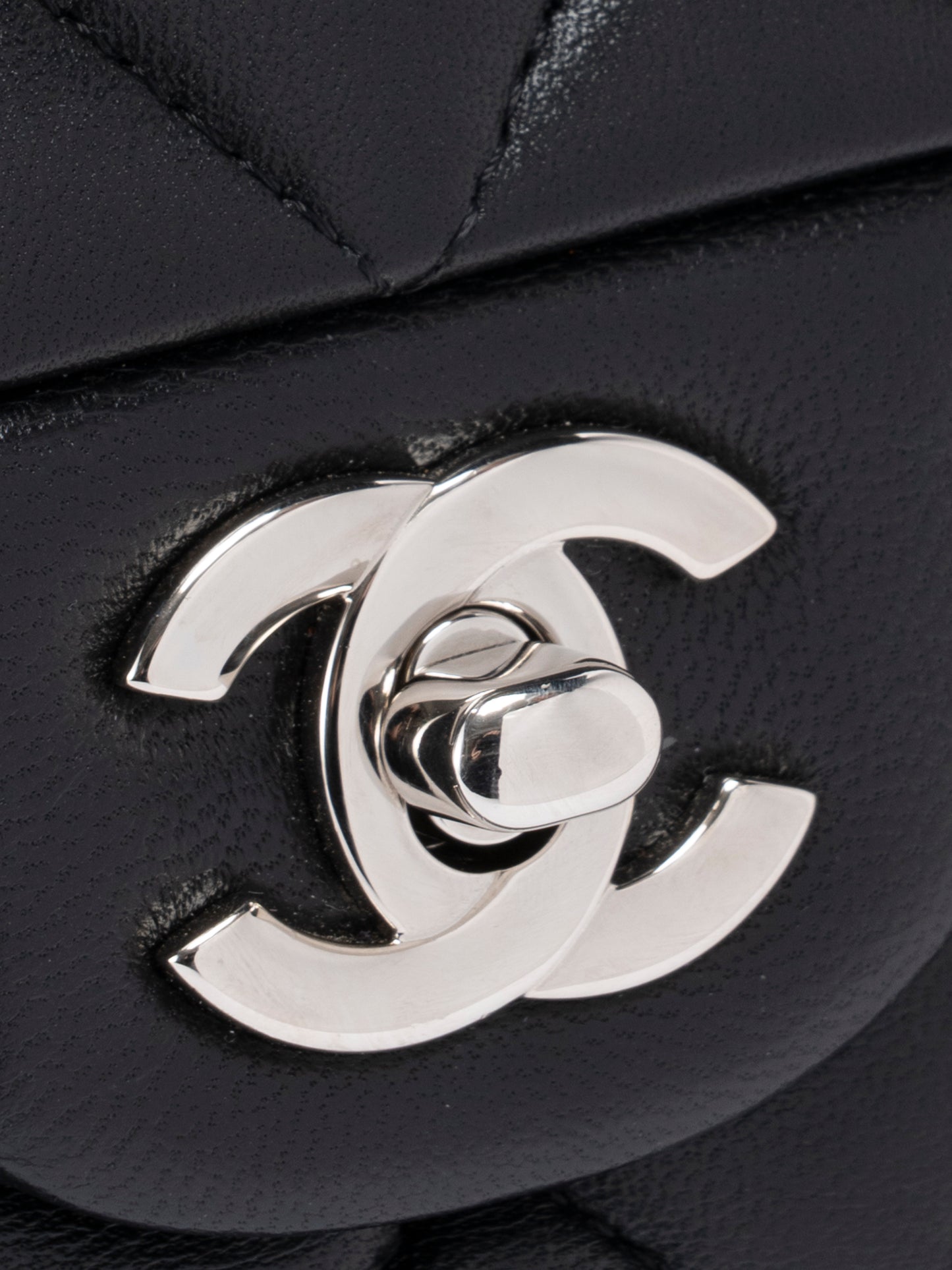 シャネル Wフラップ マトラッセ25 チェーンショルダー バッグ ラムスキン ブラック シルバー金具