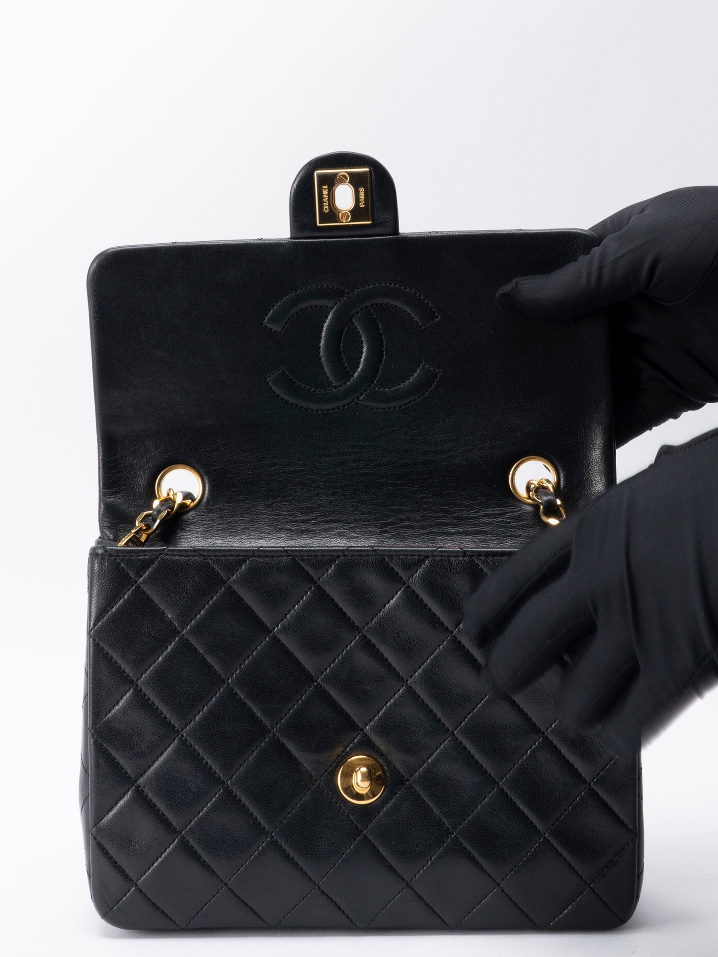 シャネル ミニマトラッセ20 チェーンショルダーバッグ ラムスキン ブラック ゴールド金具