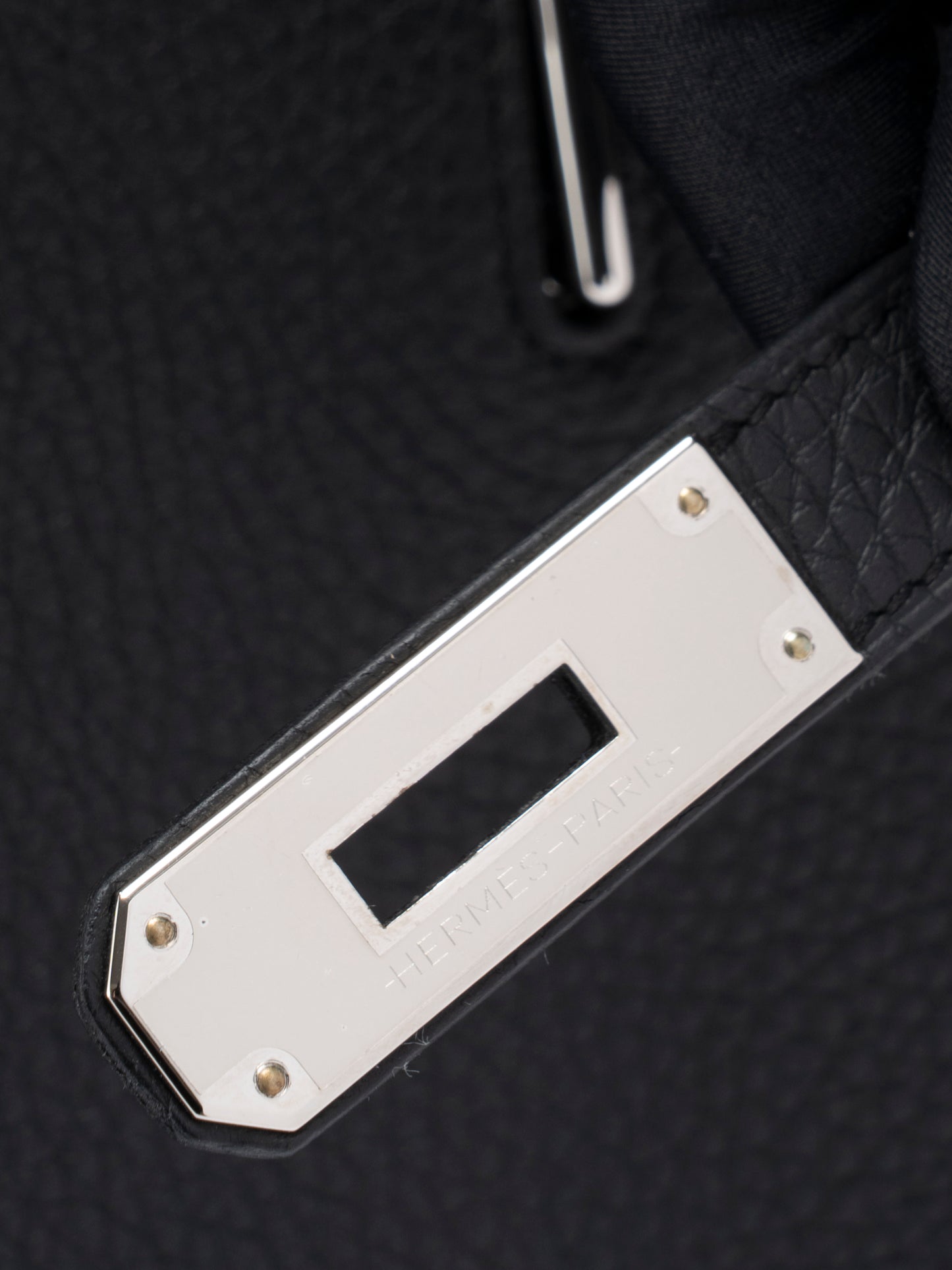 エルメス ジプシエール28 ショルダーバッグ W刻:2024年 トリヨンクレマンス ブラック シルバー金具