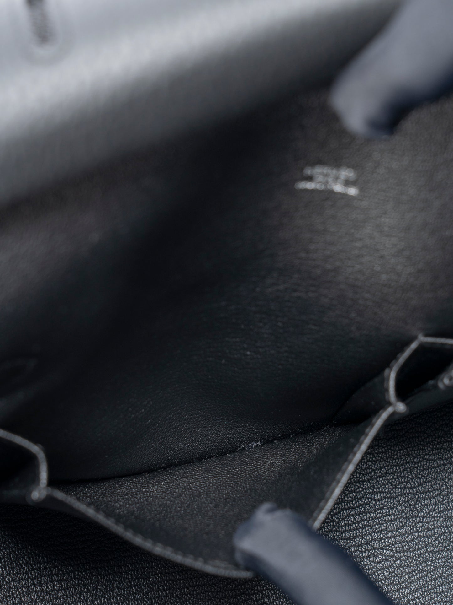 エルメス ジプシエール28 ショルダーバッグ W刻:2024年 トリヨンクレマンス ブラック シルバー金具