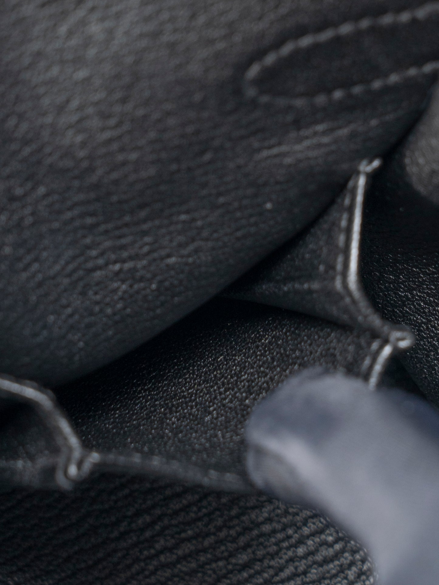 エルメス ジプシエール28 ショルダーバッグ W刻:2024年 トリヨンクレマンス ブラック シルバー金具