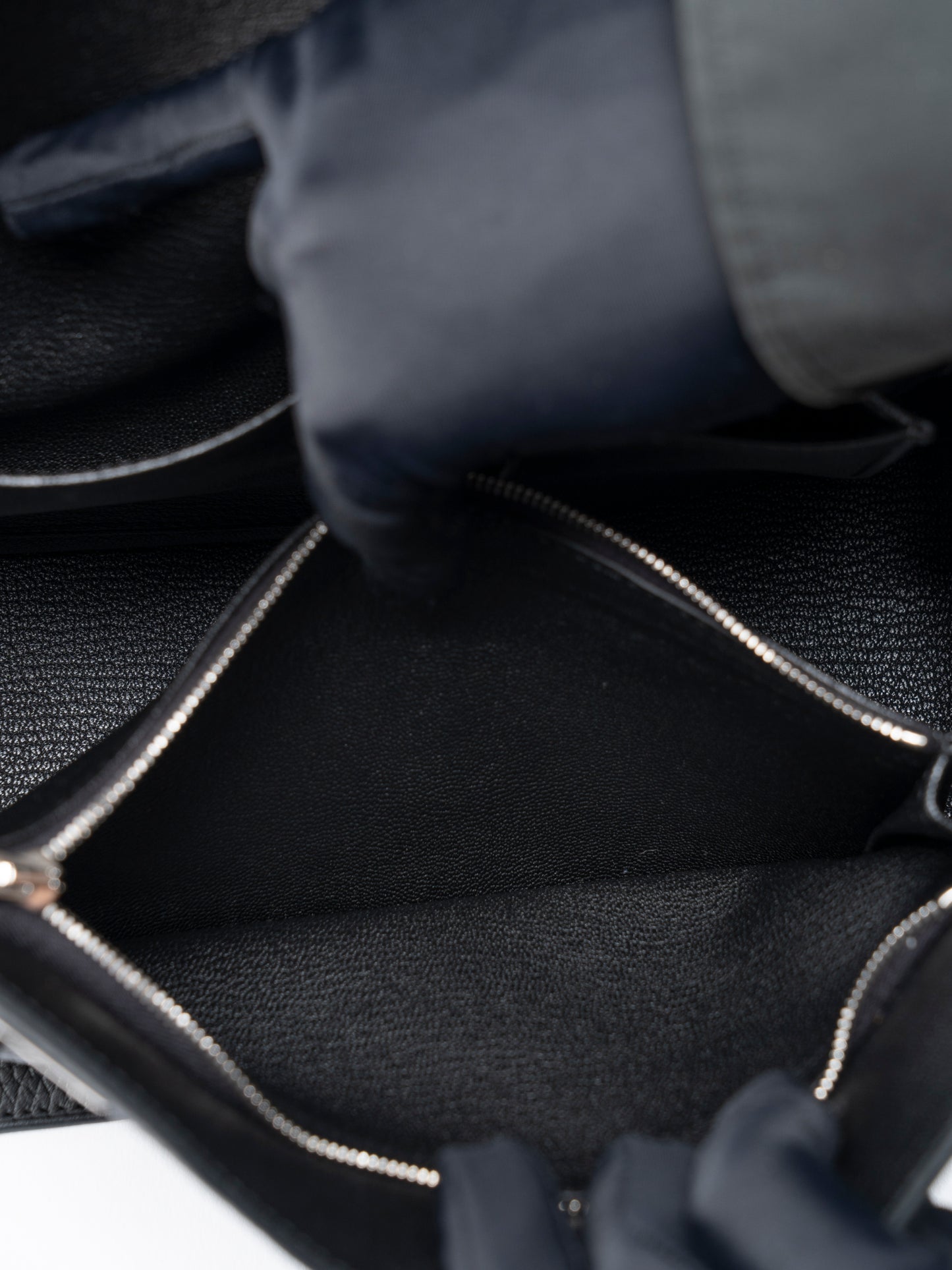 エルメス ジプシエール28 ショルダーバッグ W刻:2024年 トリヨンクレマンス ブラック シルバー金具