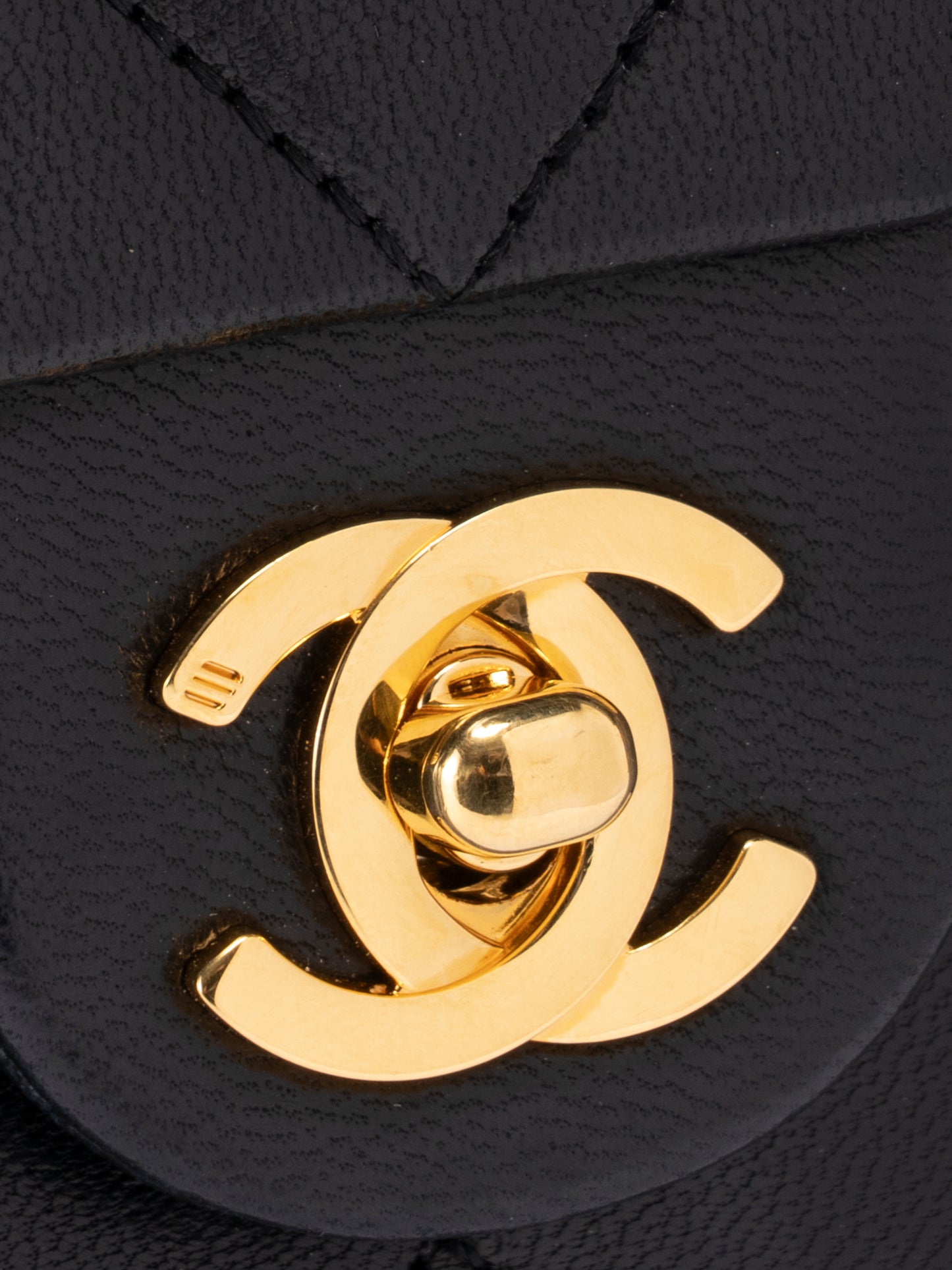 シャネル ミニマトラッセ20 チェーンショルダーバッグ ラムスキン ブラック ゴールド金具