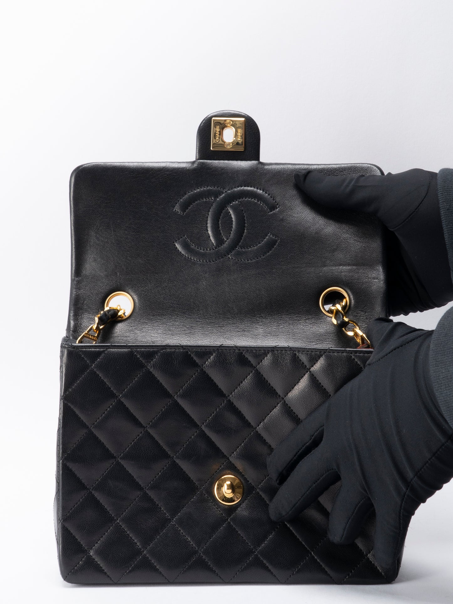 シャネル ミニマトラッセ20 チェーンショルダーバッグ ラムスキン ブラック ゴールド金具