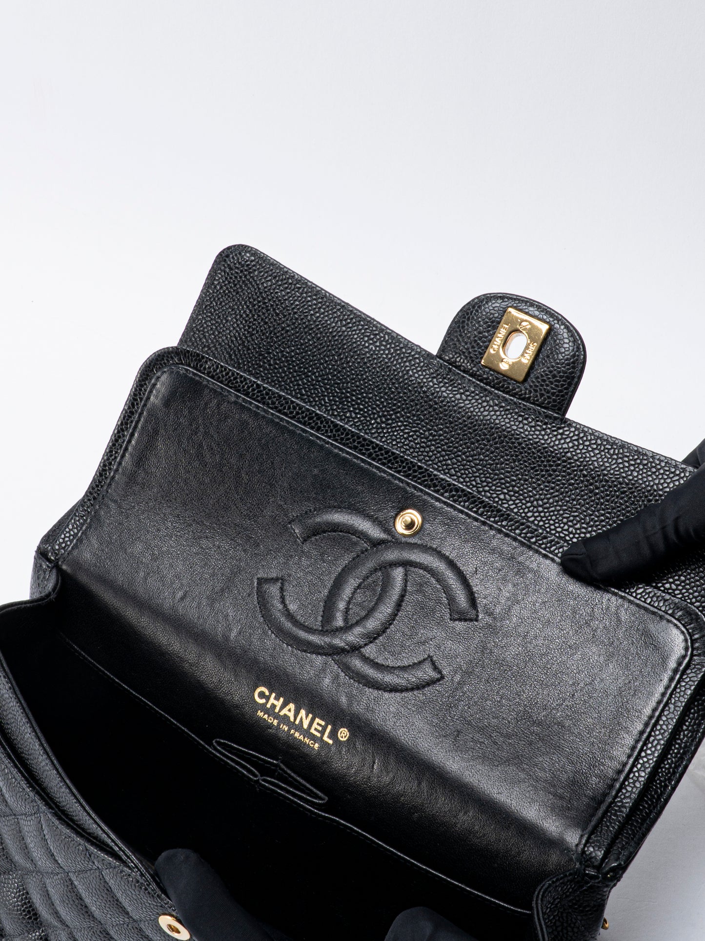 シャネル Wフラップ マトラッセ25 ショルダーチェーンバッグ キャビアスキン ブラック ゴールド金具