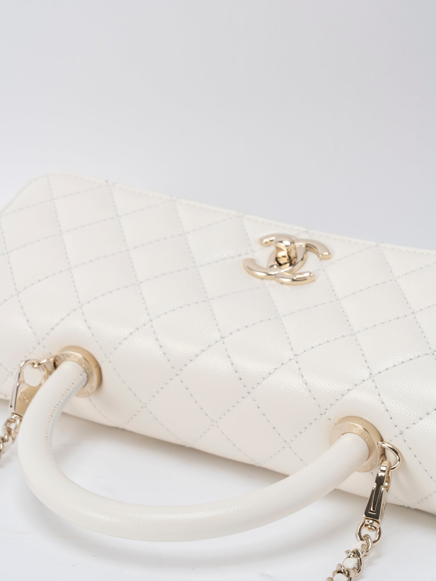 シャネル マトラッセ  ココハンドル29 シリアルプレート チェーンショルダーバッグ バッグ キャビアスキン ホワイト ゴールド金具 新品