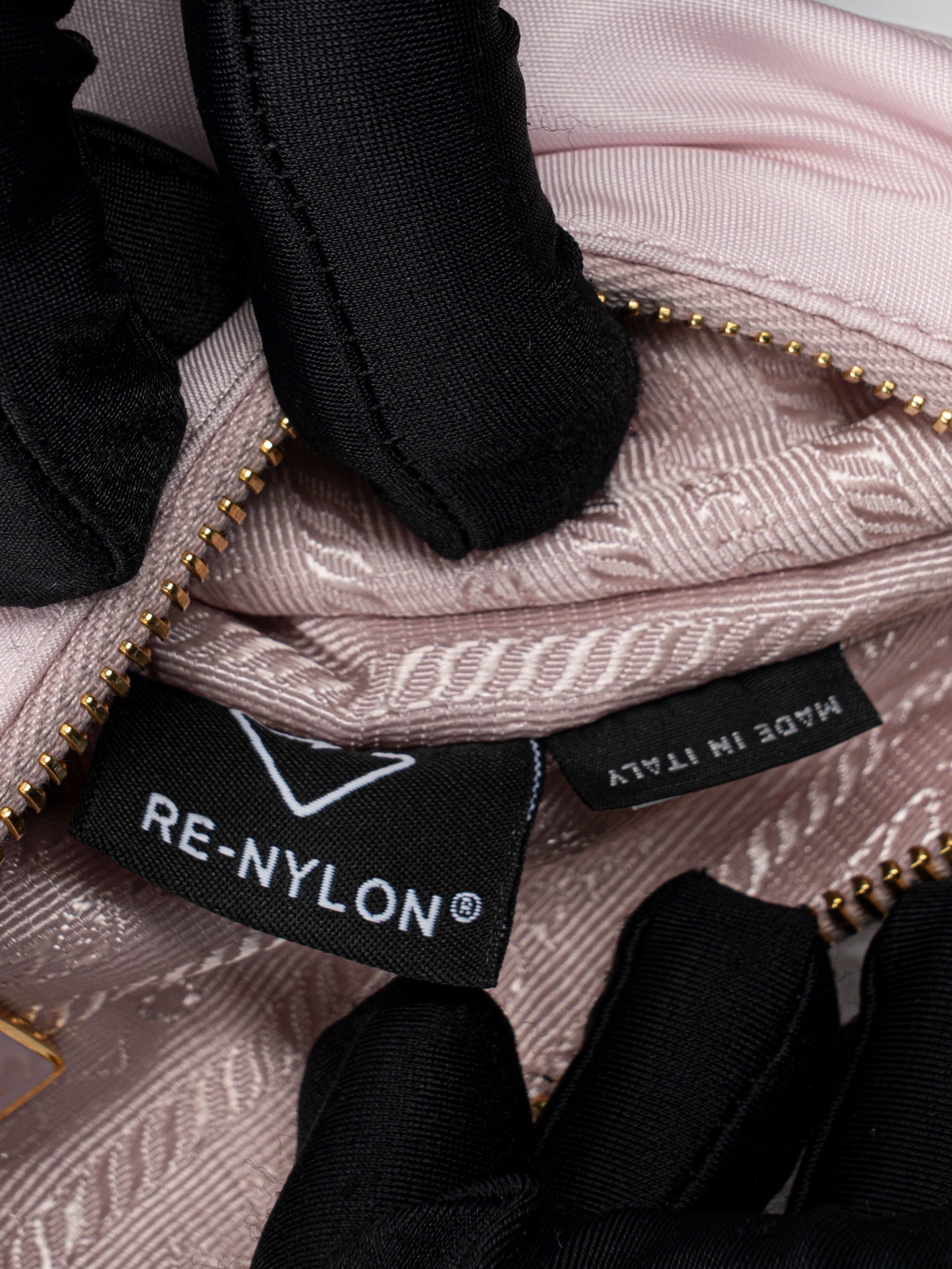 プラダ 2005 Re-Nylon ナイロン ショルダーバッグ ピンク ゴールド金具
