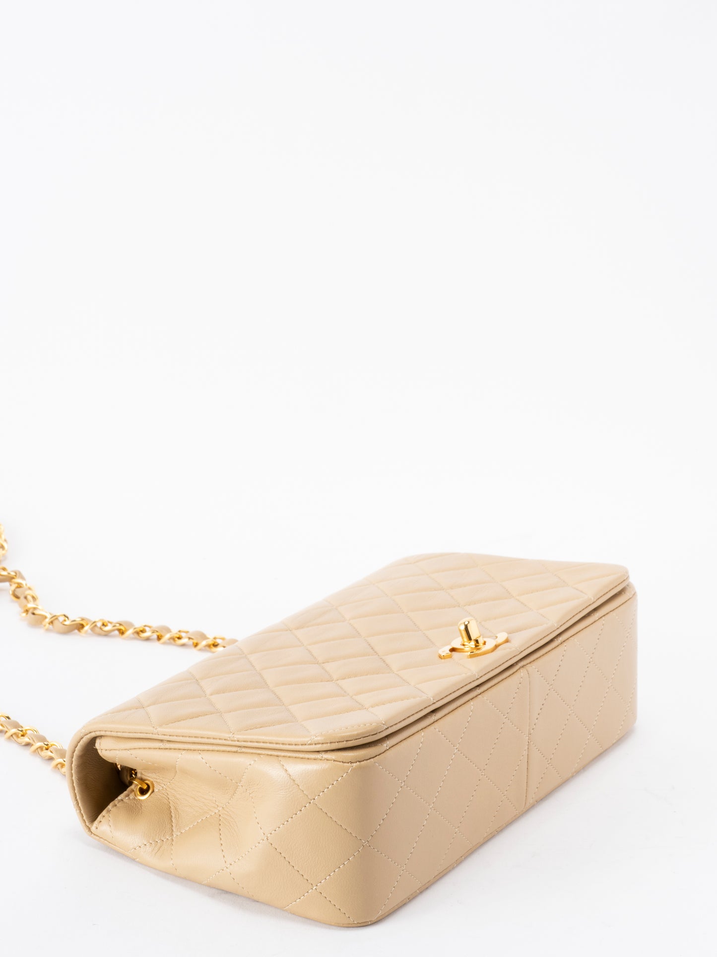 シャネル マトラッセ フルフラップ チェーンショルダーバッグ ラムスキン ベージュ ゴールド金具