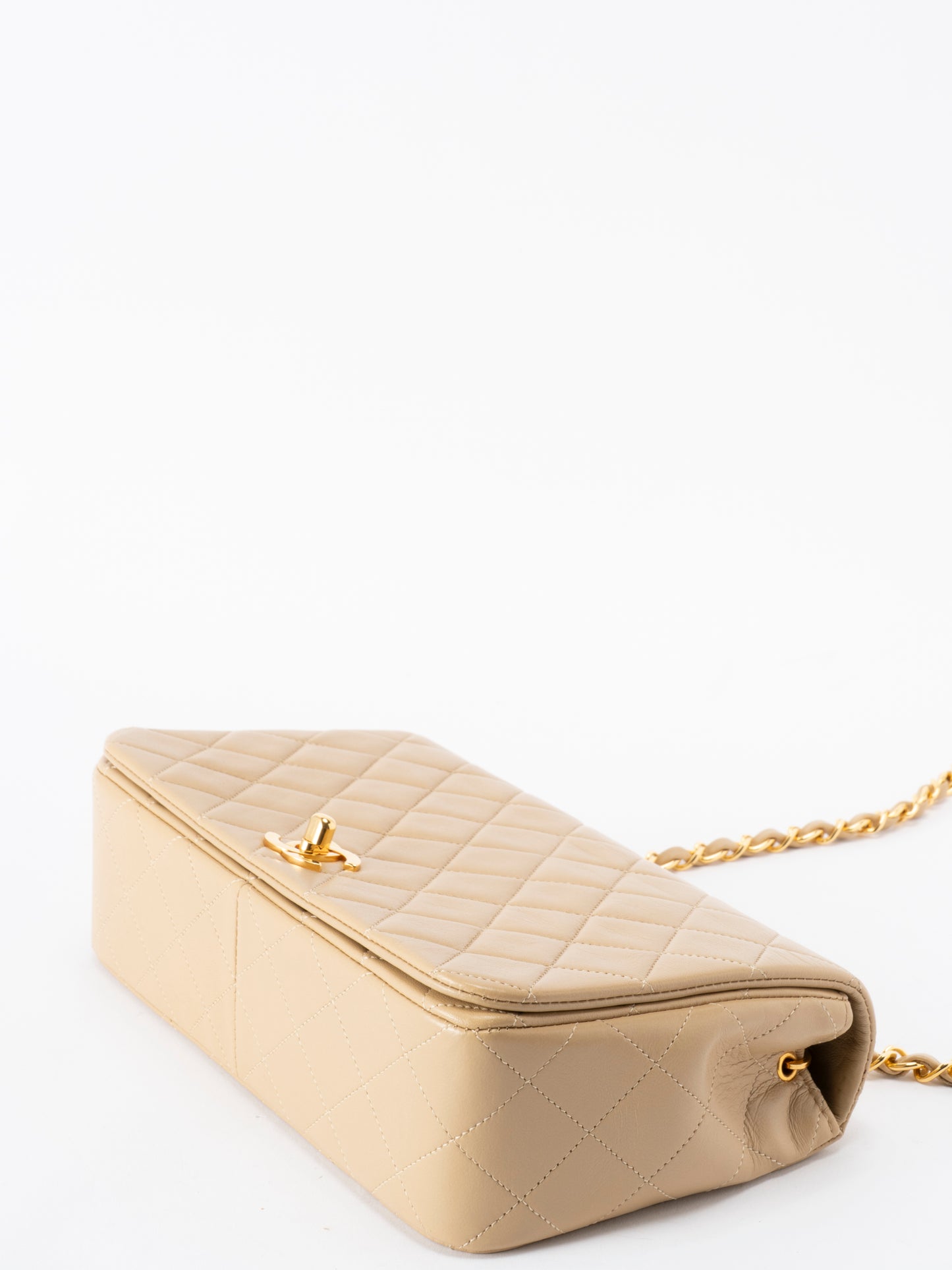 シャネル マトラッセ フルフラップ チェーンショルダーバッグ ラムスキン ベージュ ゴールド金具
