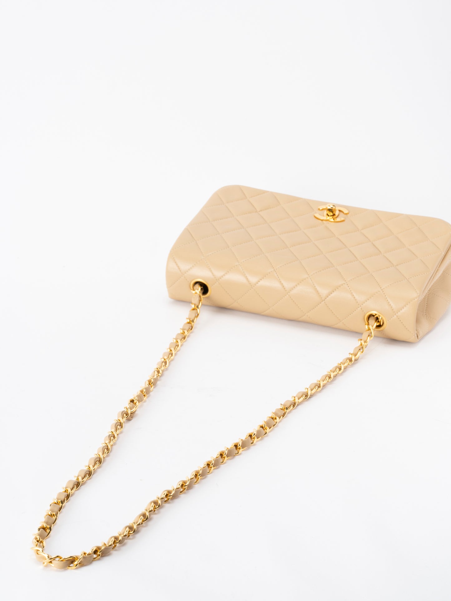 シャネル マトラッセ フルフラップ チェーンショルダーバッグ ラムスキン ベージュ ゴールド金具