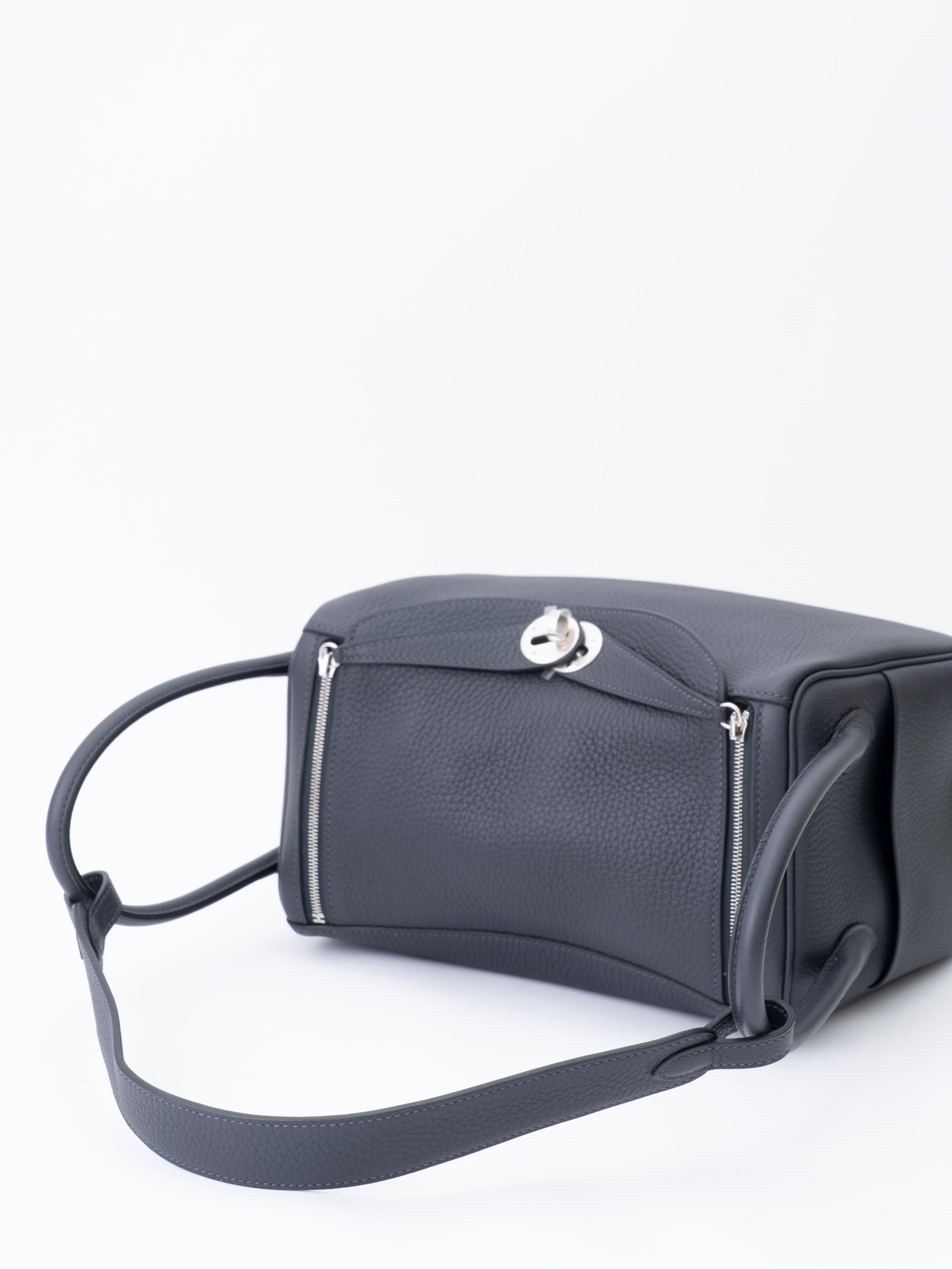 Hermès Lindy 26 Shoulder Bag, Stamp G: 2026, Taurillon Clemence, Caban 3Y, Palladium Hardware, Brand New
