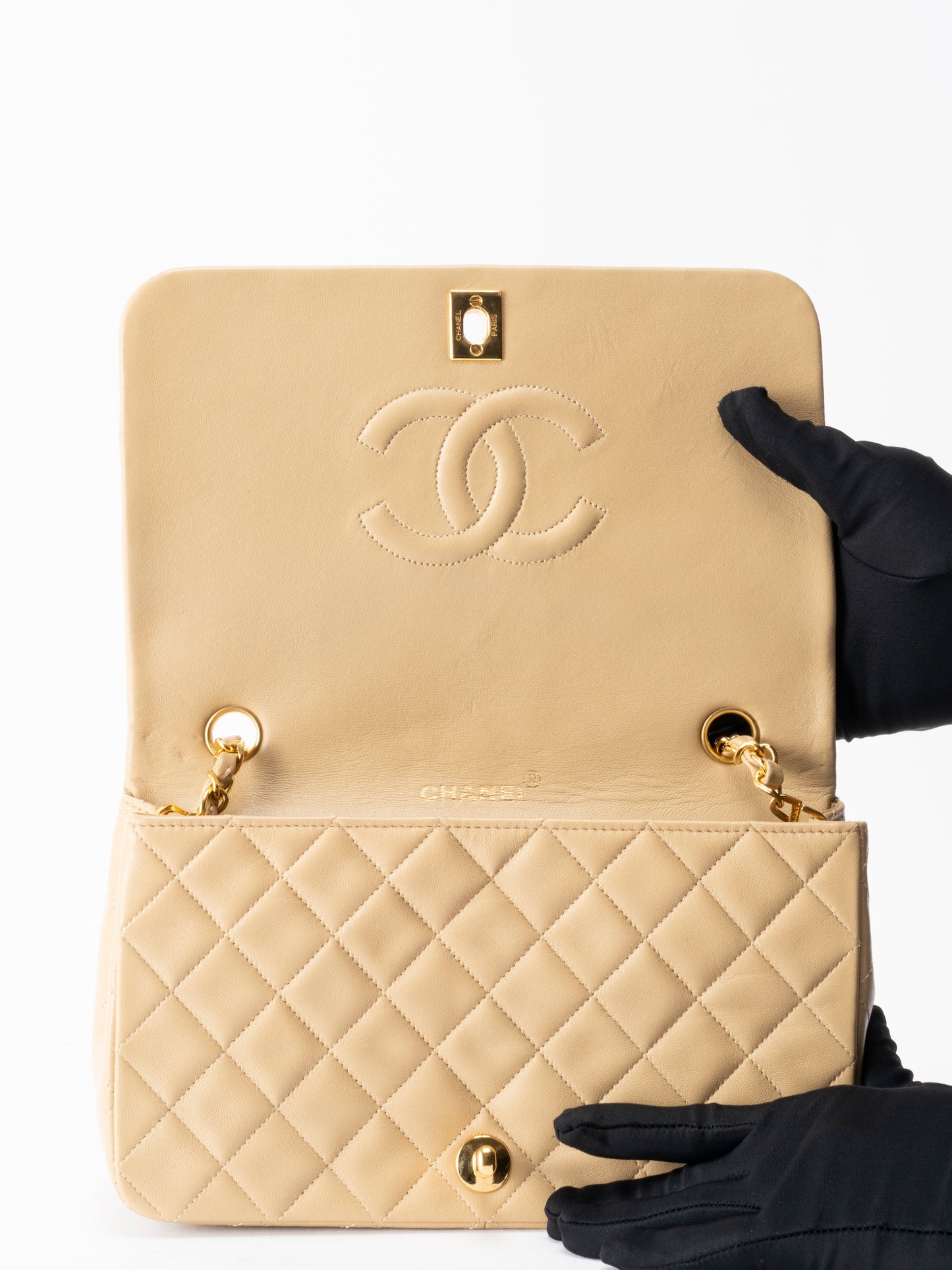 シャネル マトラッセ フルフラップ チェーンショルダーバッグ ラムスキン ベージュ ゴールド金具