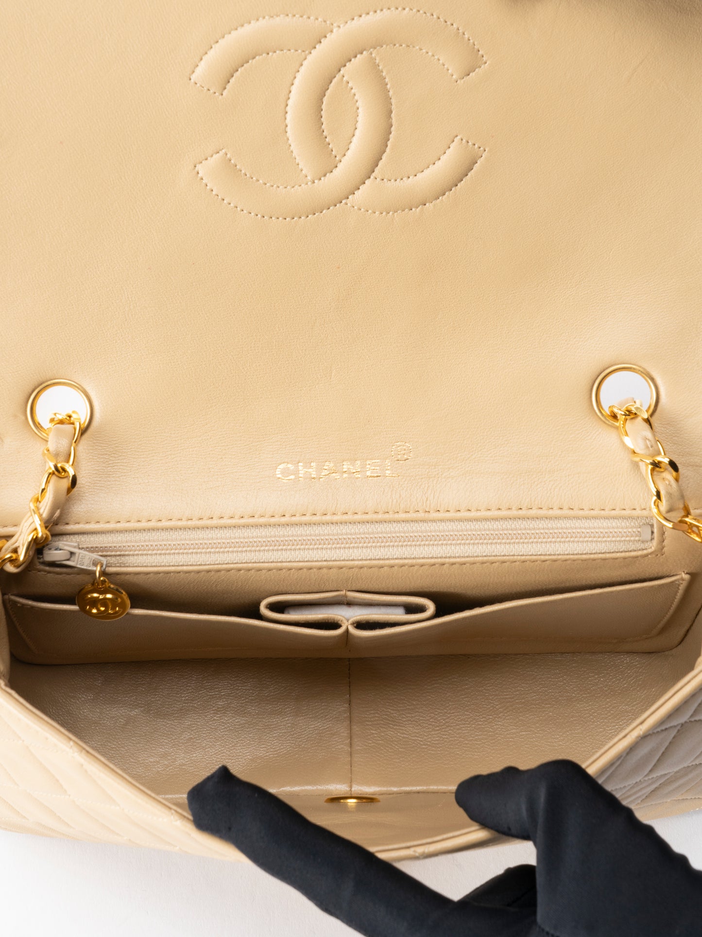 シャネル マトラッセ フルフラップ チェーンショルダーバッグ ラムスキン ベージュ ゴールド金具