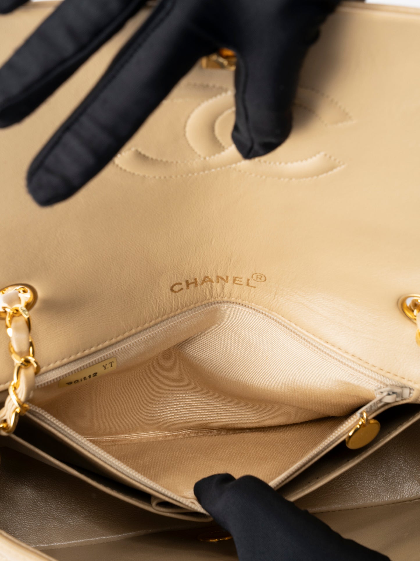 シャネル マトラッセ フルフラップ チェーンショルダーバッグ ラムスキン ベージュ ゴールド金具