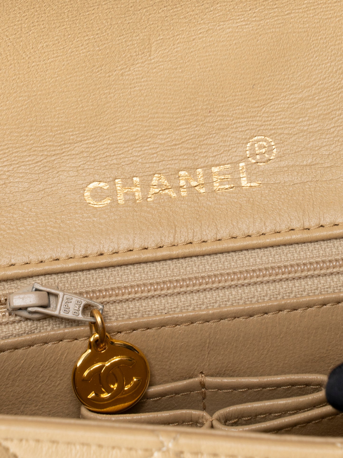 シャネル マトラッセ フルフラップ チェーンショルダーバッグ ラムスキン ベージュ ゴールド金具