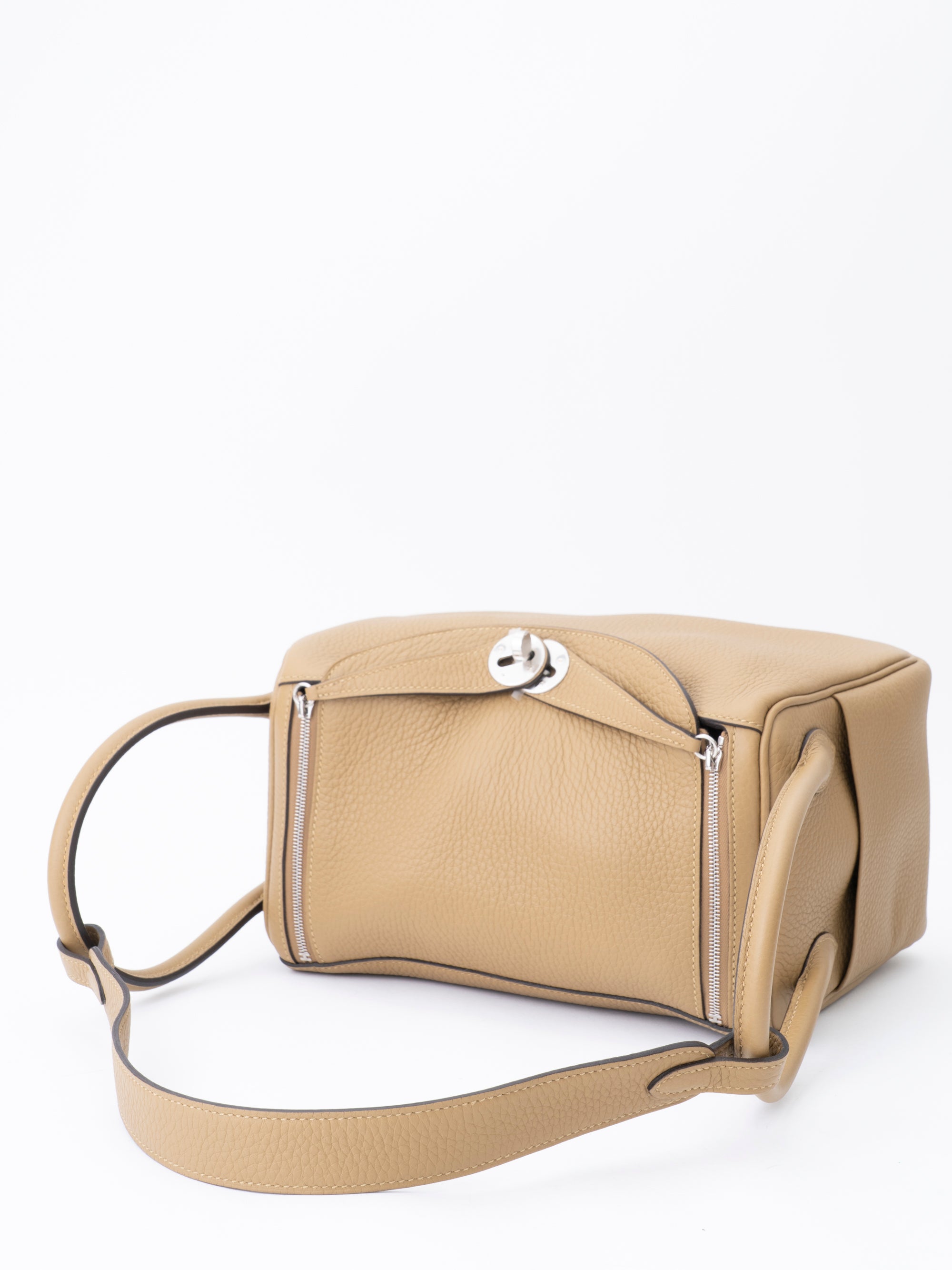 Hermès Lindy 26 Shoulder Bag, Stamp G: 2026, Taurillon Clemence, Dune 2D, Gold Hardware, New