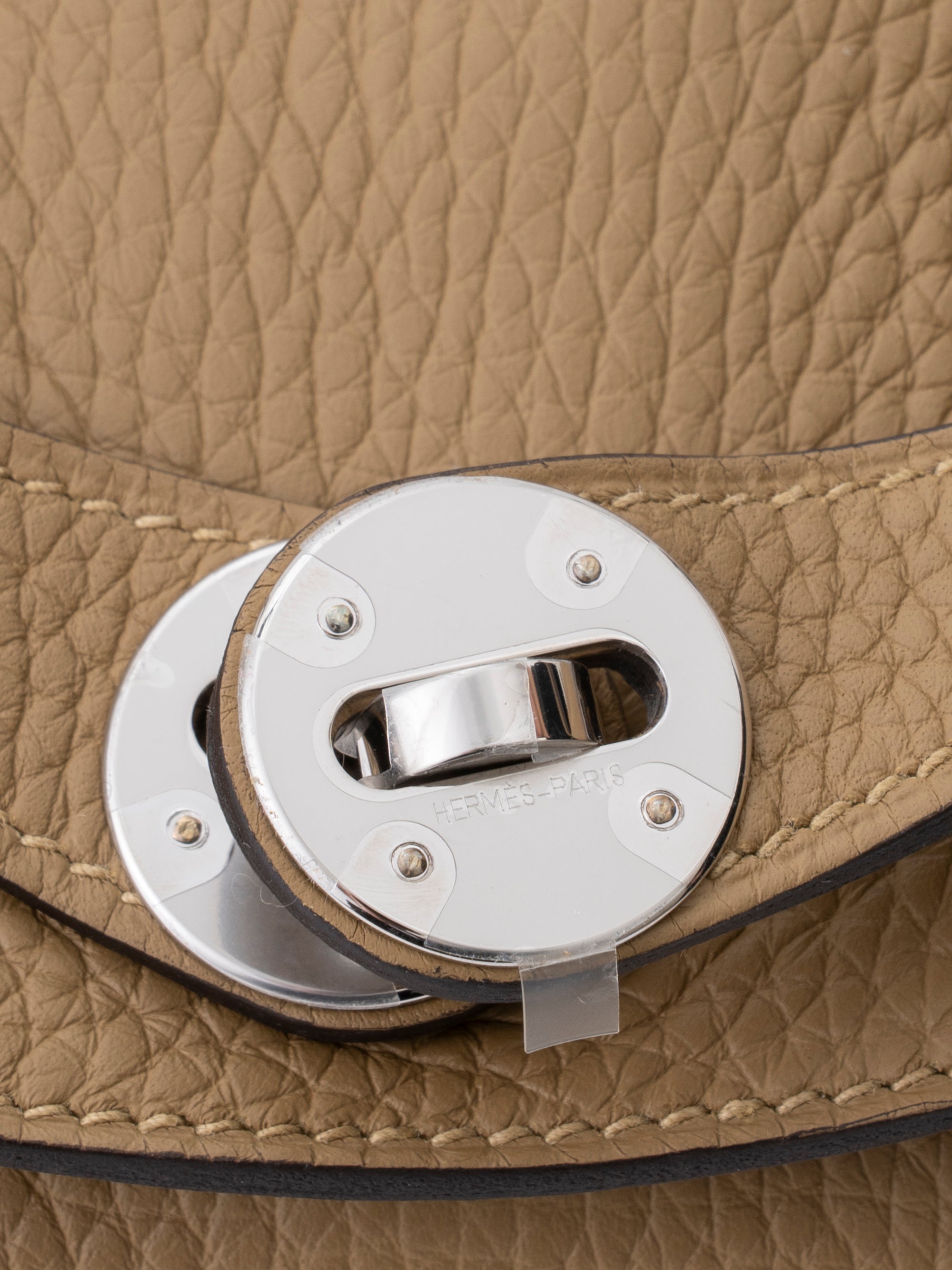 Hermès Lindy 26 Shoulder Bag, Stamp G: 2026, Taurillon Clemence, Dune 2D, Gold Hardware, New