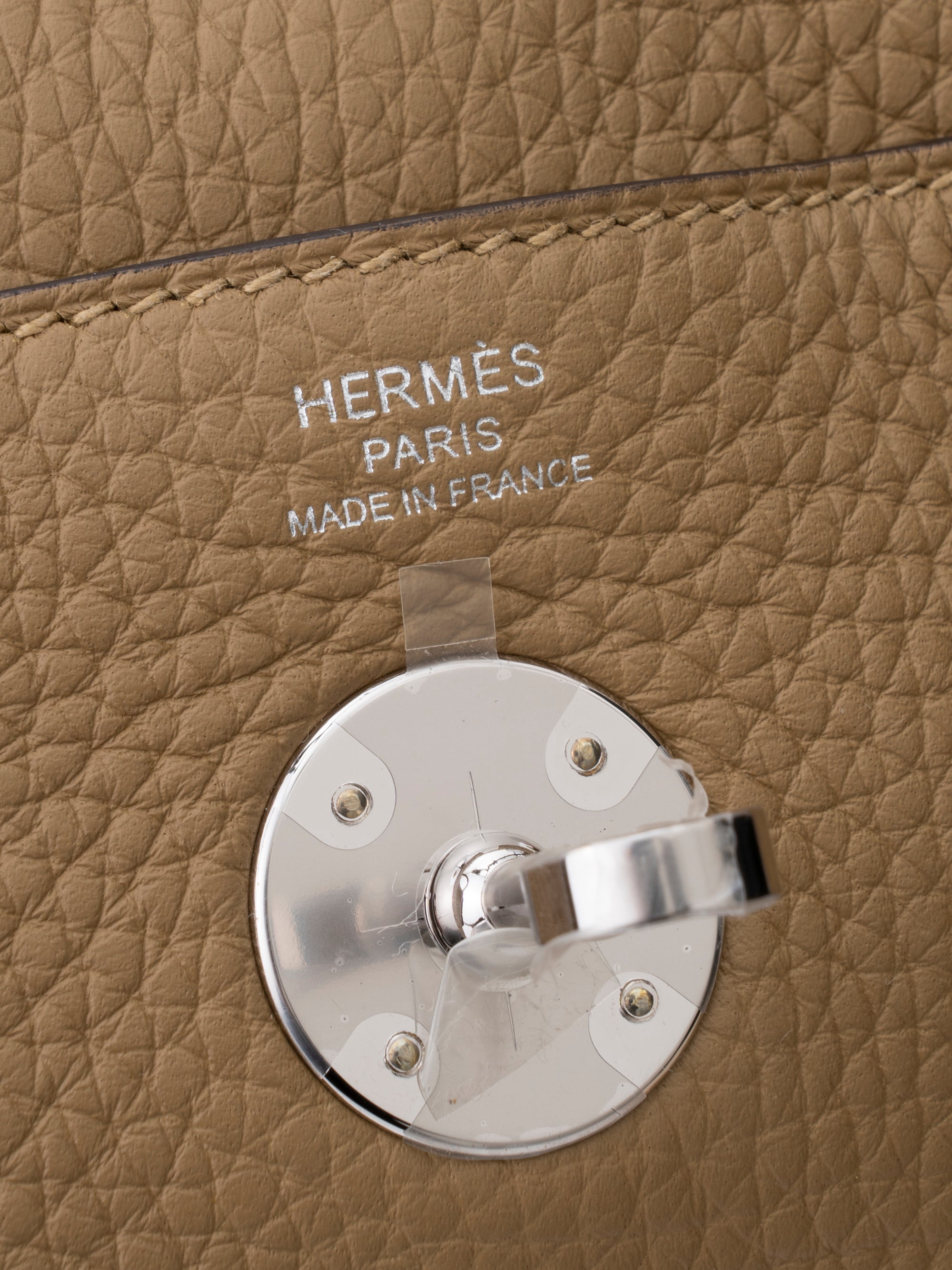Hermès Lindy 26 Shoulder Bag, Stamp G: 2026, Taurillon Clemence, Dune 2D, Gold Hardware, New