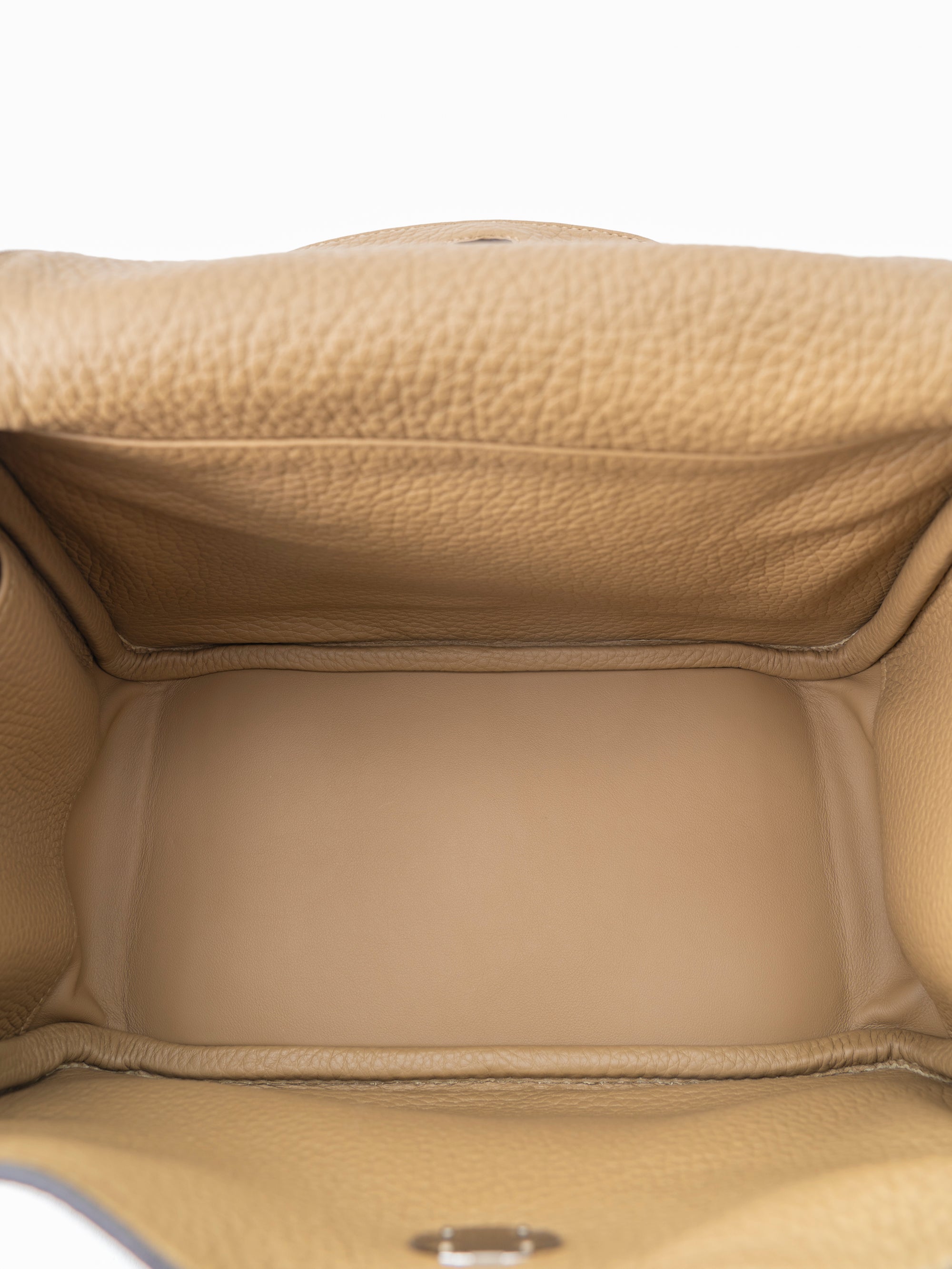 Hermès Lindy 26 Shoulder Bag, Stamp G: 2026, Taurillon Clemence, Dune 2D, Gold Hardware, New