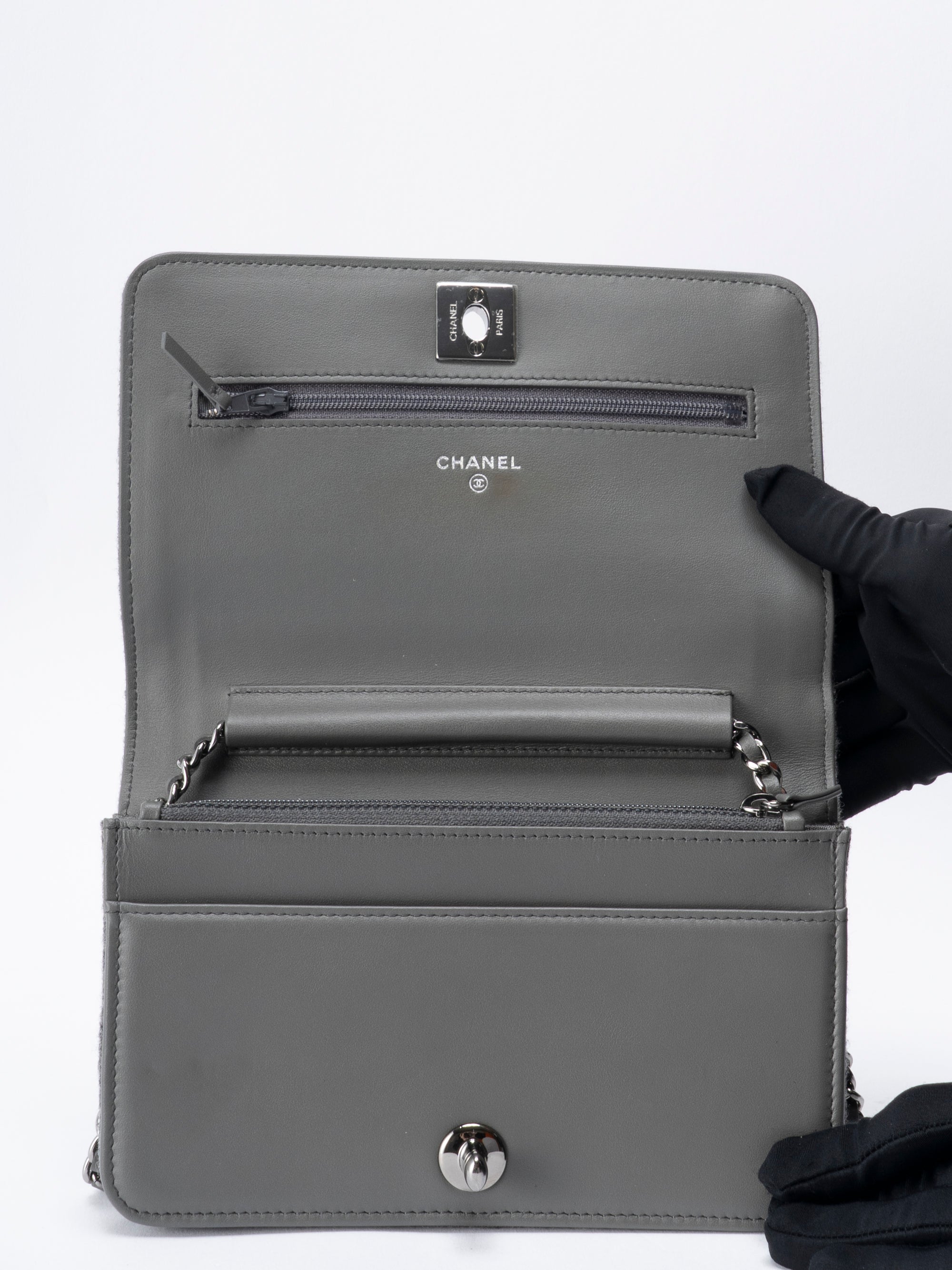 シャネル ターンロック チェーンウォレット スパンコール マルチカラー グレー シルバー金具