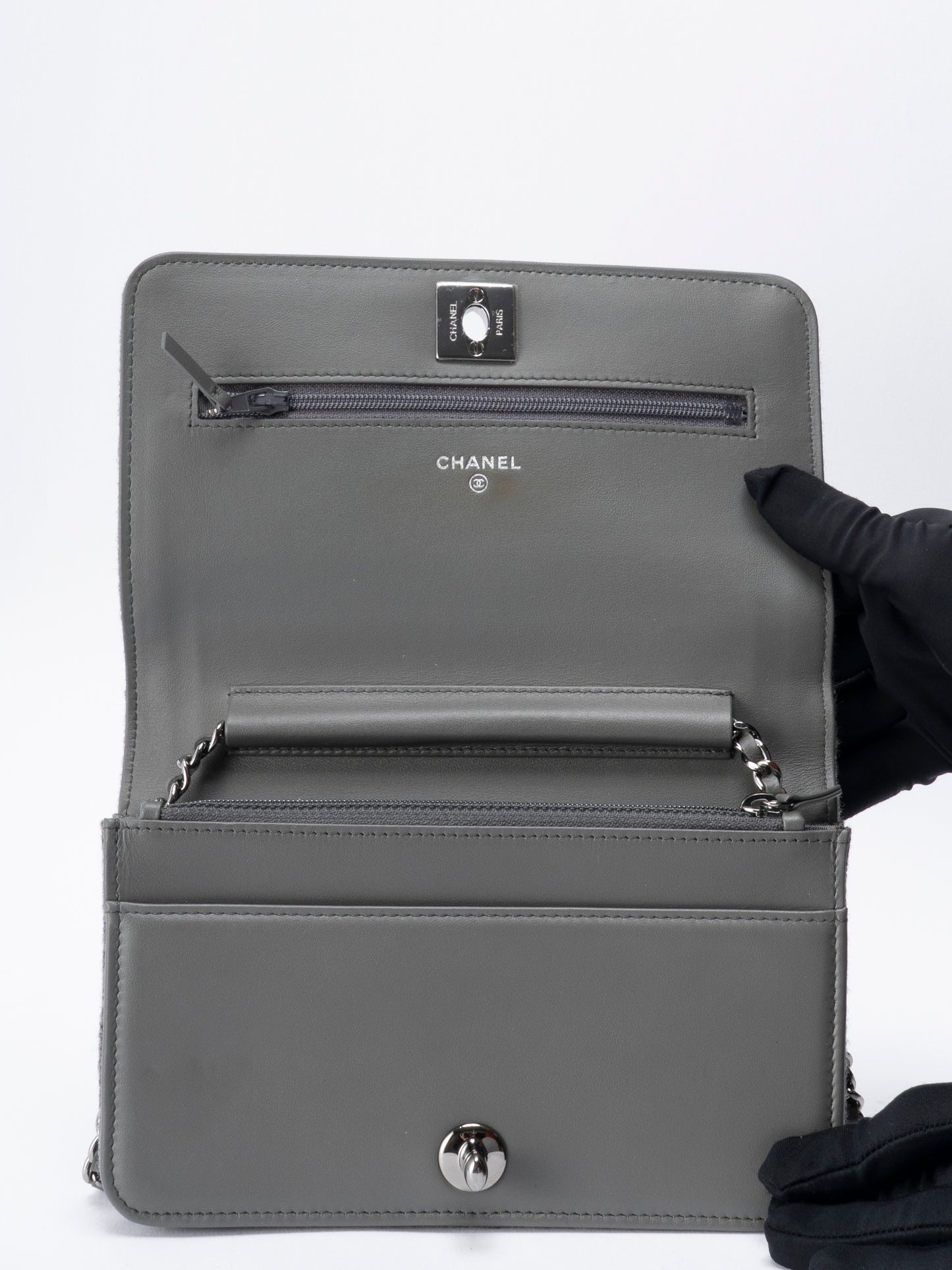 シャネル ターンロック チェーンウォレット スパンコール マルチカラー グレー シルバー金具