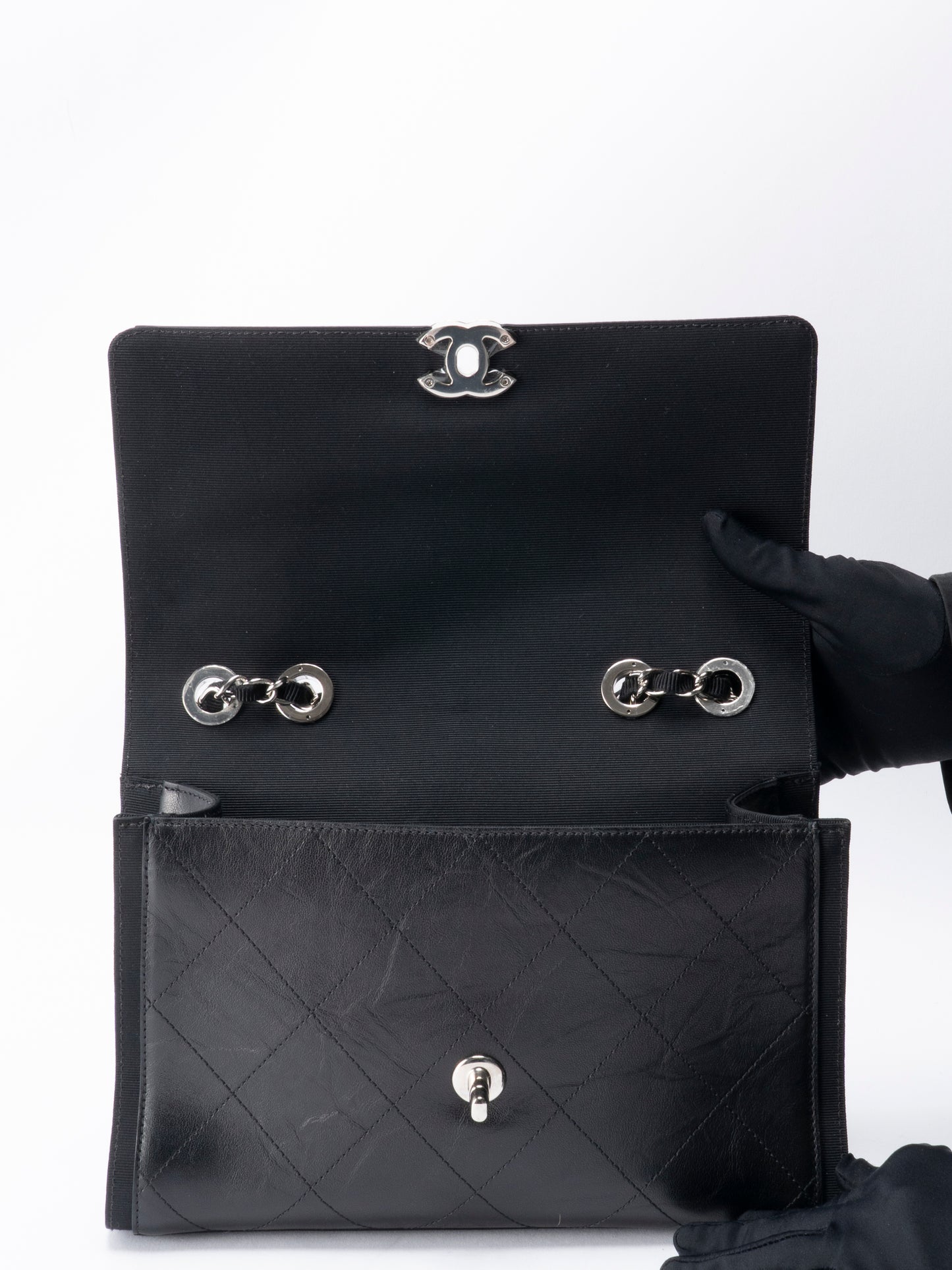 シャネル マトラッセ シングルフラップチェーンショルダーバッグ カーフスキン ブラック シルバー金具