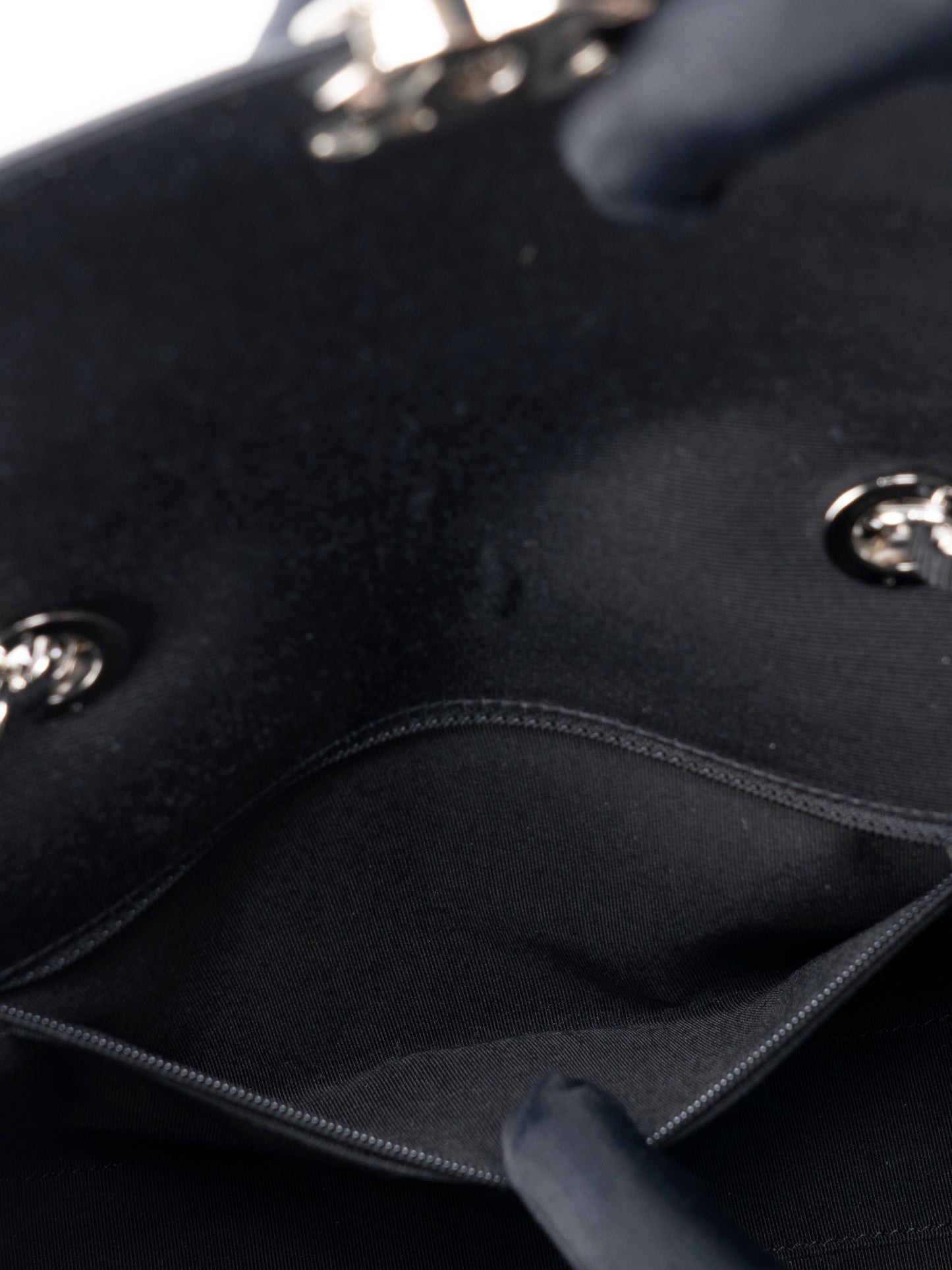 シャネル マトラッセ シングルフラップチェーンショルダーバッグ カーフスキン ブラック シルバー金具