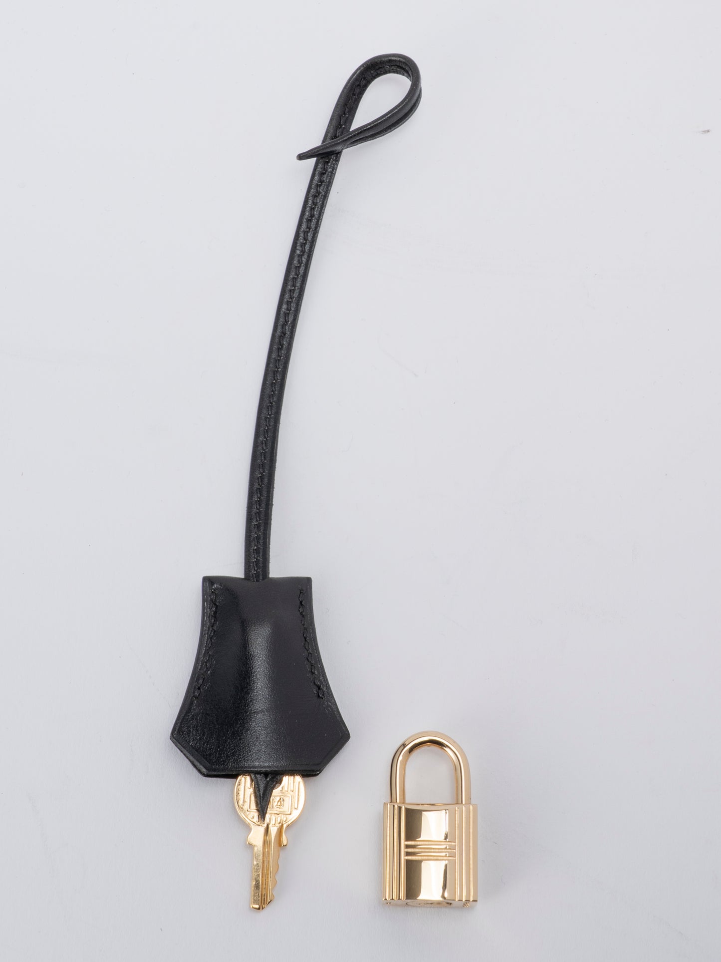 エルメス ケリー32 ハンドバッグ 内縫い □E刻:2001年 ボックスカーフ ブラック ゴールド金具