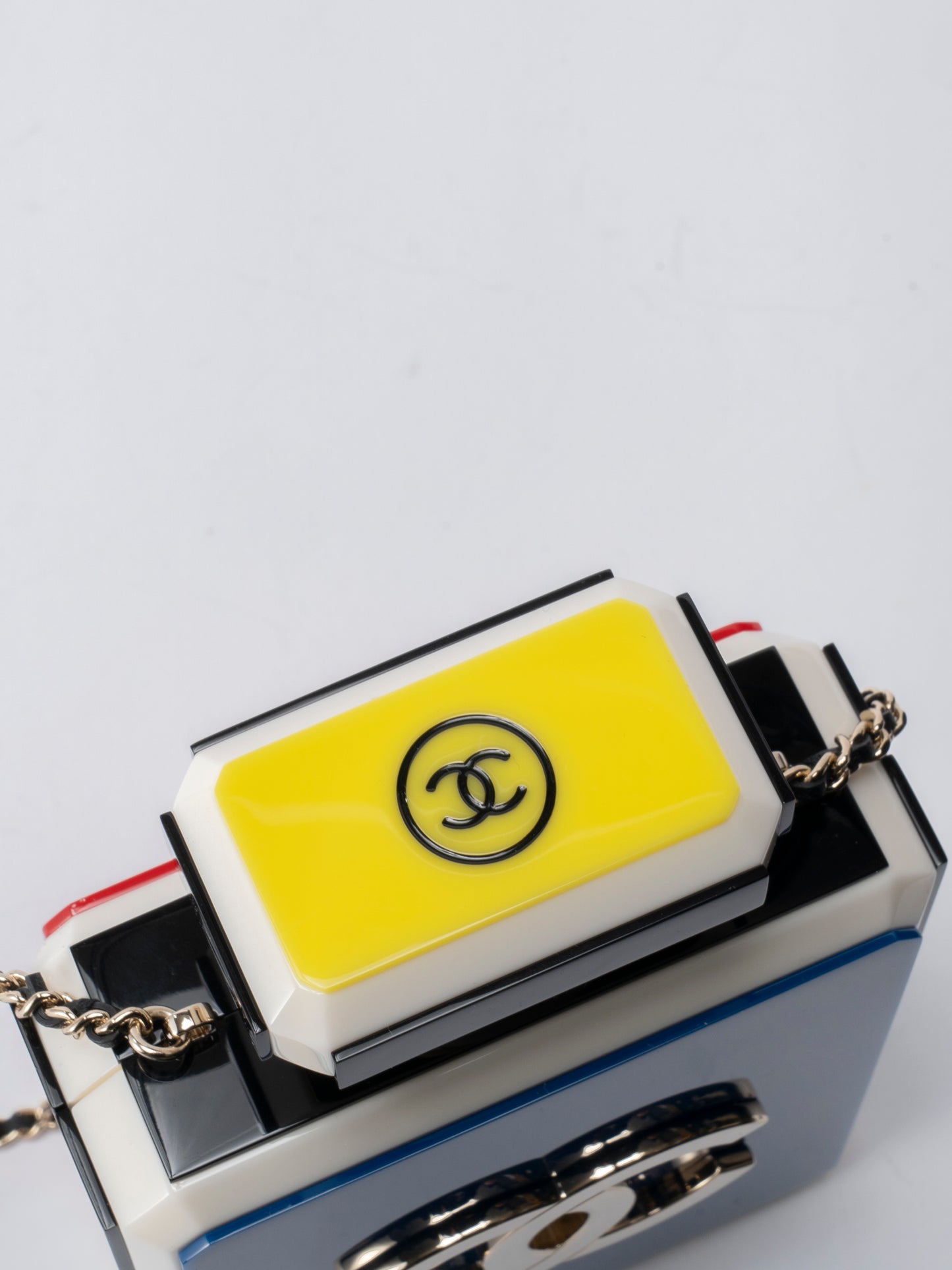 シャネル 香水ボトルチェーンイブニングバッグ チェーンショルダーバッグ シリアルプレート プレキシガラス エナメル マルチカラー ゴールド金具