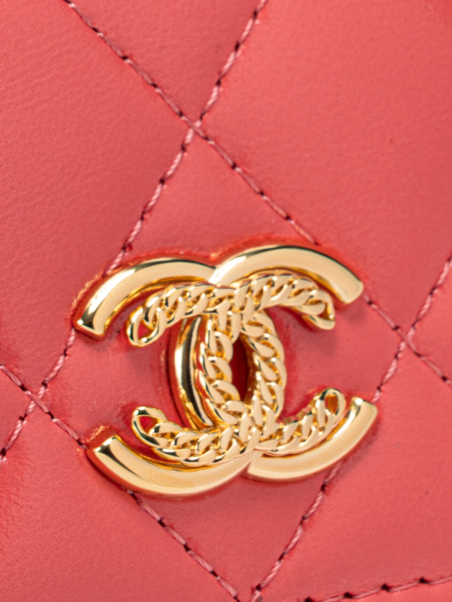 シャネル マトラッセ ランダムシリアル ミニ チェーンショルダーバッグ カーフスキン ピンク ゴールド金具