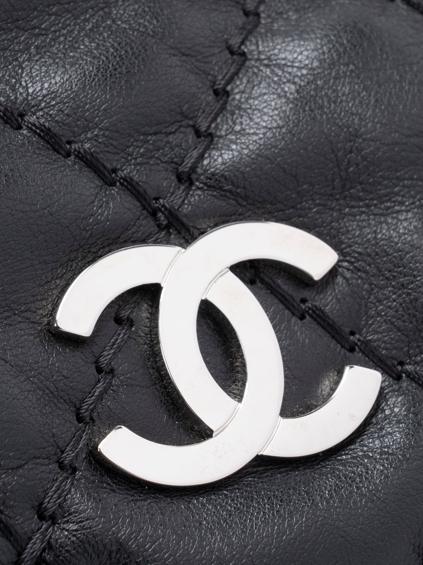 シャネル ワイルドステッチ チェーントートバッグ カーフスキン ブラック シルバー金具