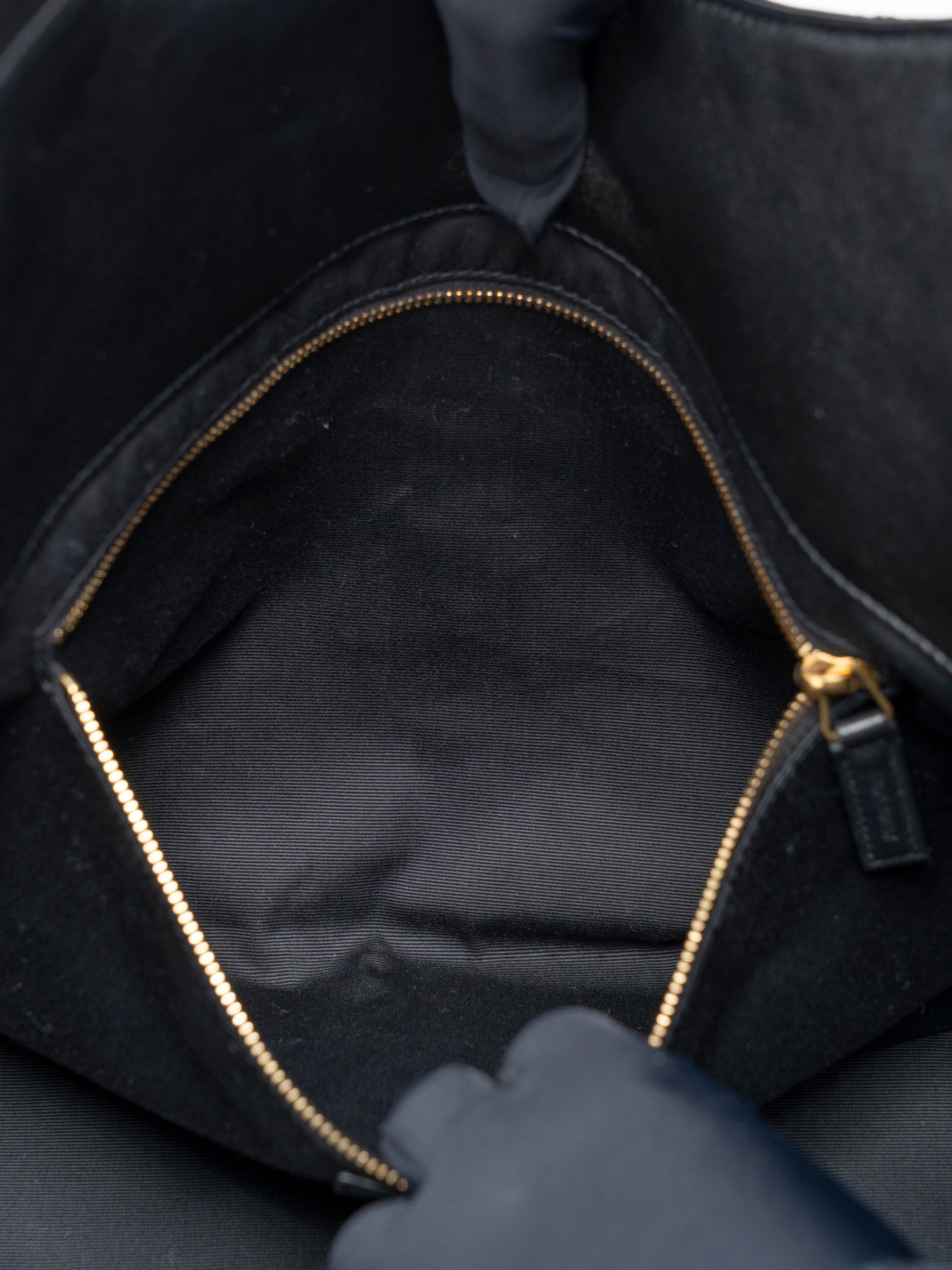 サンローラン イカール ミディアム ショッピングトートバッグ キルティングナッパレザー ブラック アンティークゴールド金具