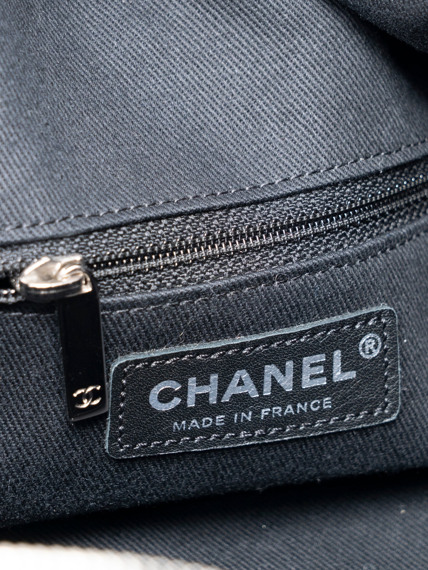 シャネル ワイルドステッチ チェーントートバッグ カーフスキン ブラック シルバー金具