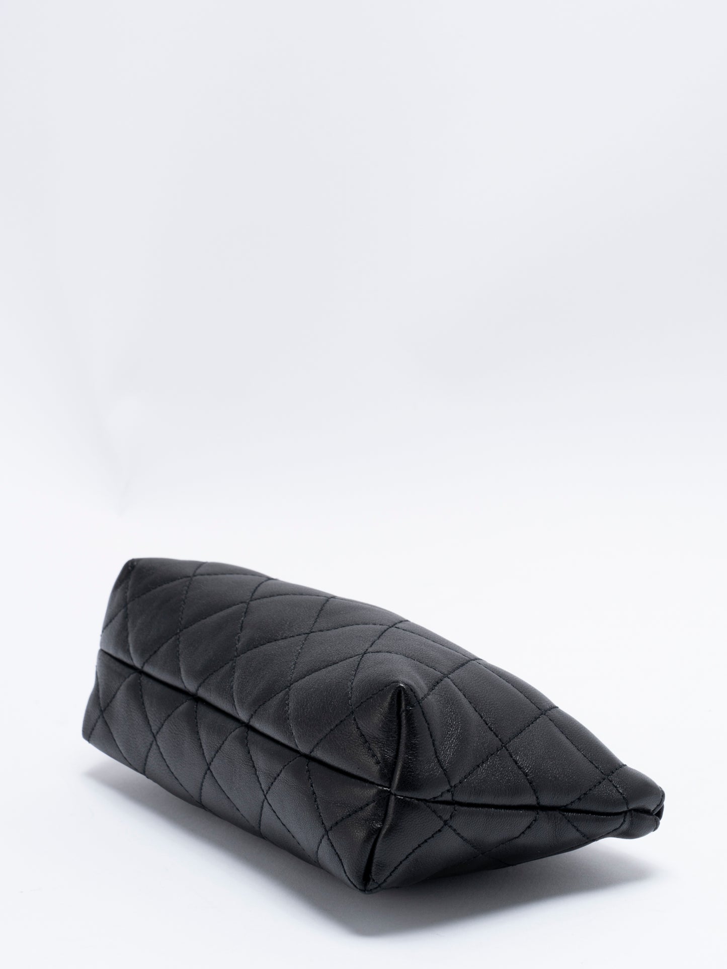 サンローラン イカール ミディアム ショッピングトートバッグ キルティングナッパレザー ブラック アンティークゴールド金具