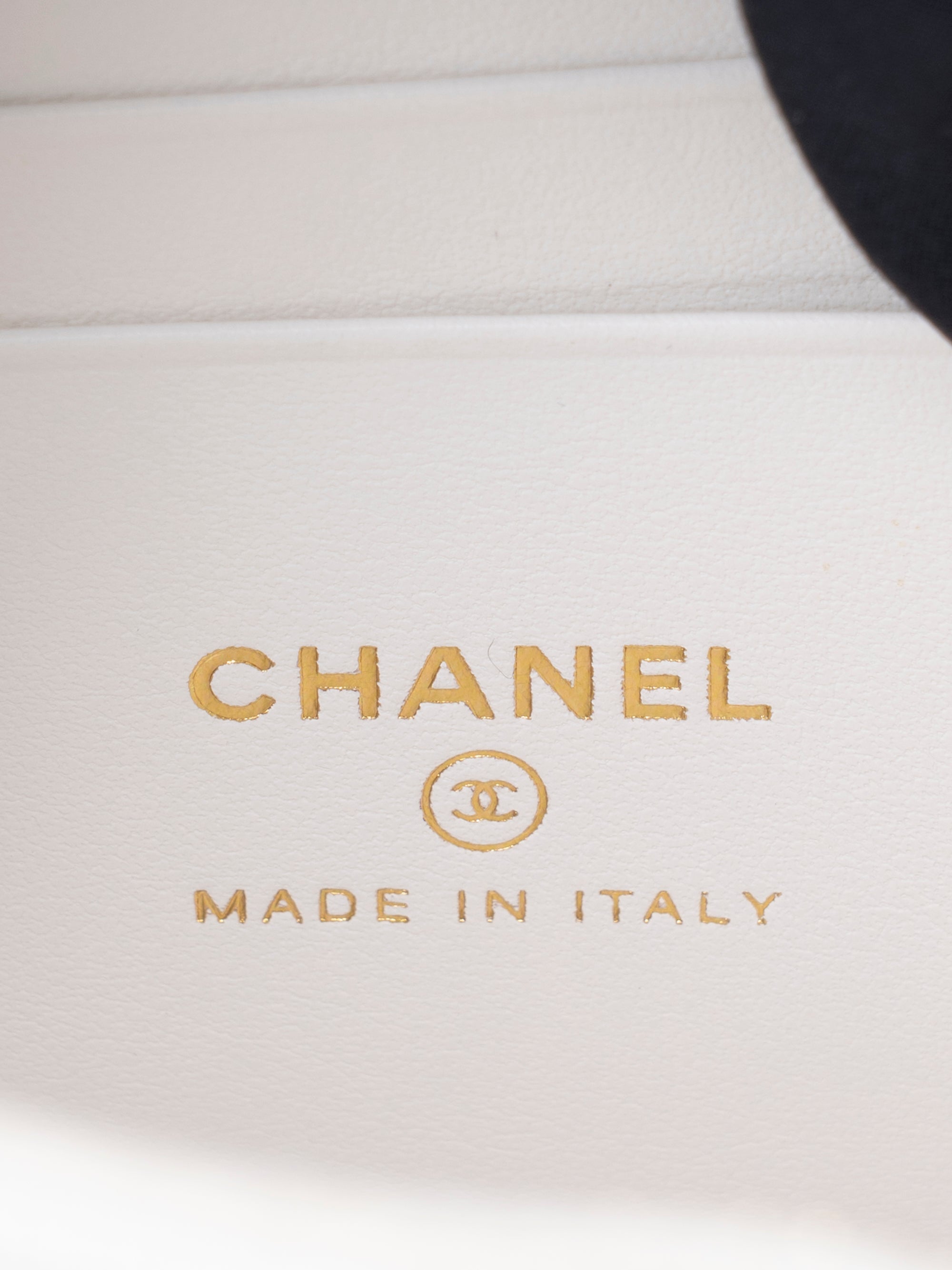 Chanel Matelassé Chain Random Serial Camera Bag Caviar Skin White Gold Hardware