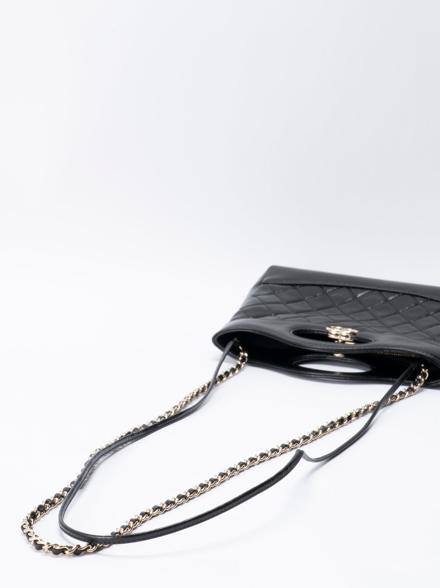 シャネル シャネル31 ミニショルダーバッグ シリアルプレート ラムスキン ブラック ゴールド金具