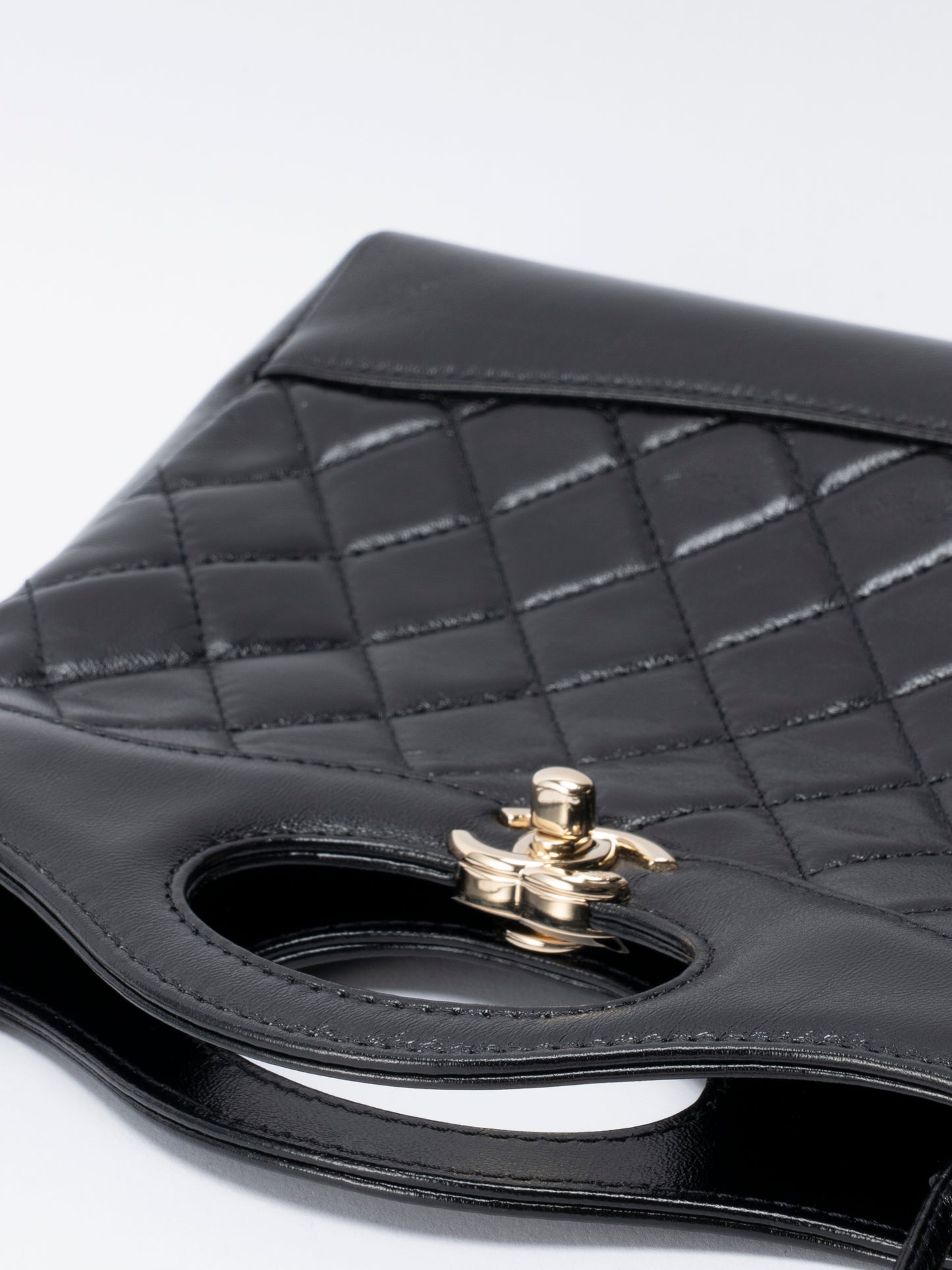 シャネル シャネル31 ミニショルダーバッグ シリアルプレート ラムスキン ブラック ゴールド金具