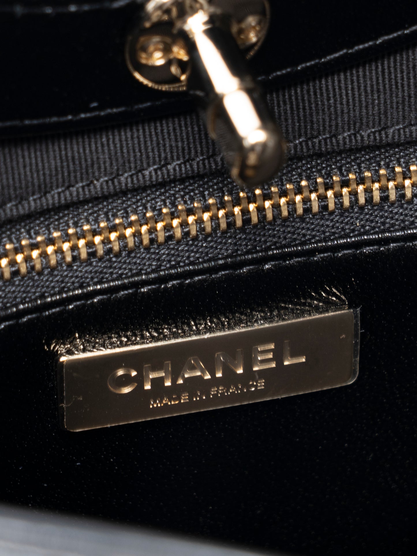 シャネル シャネル31 ミニショルダーバッグ シリアルプレート ラムスキン ブラック ゴールド金具