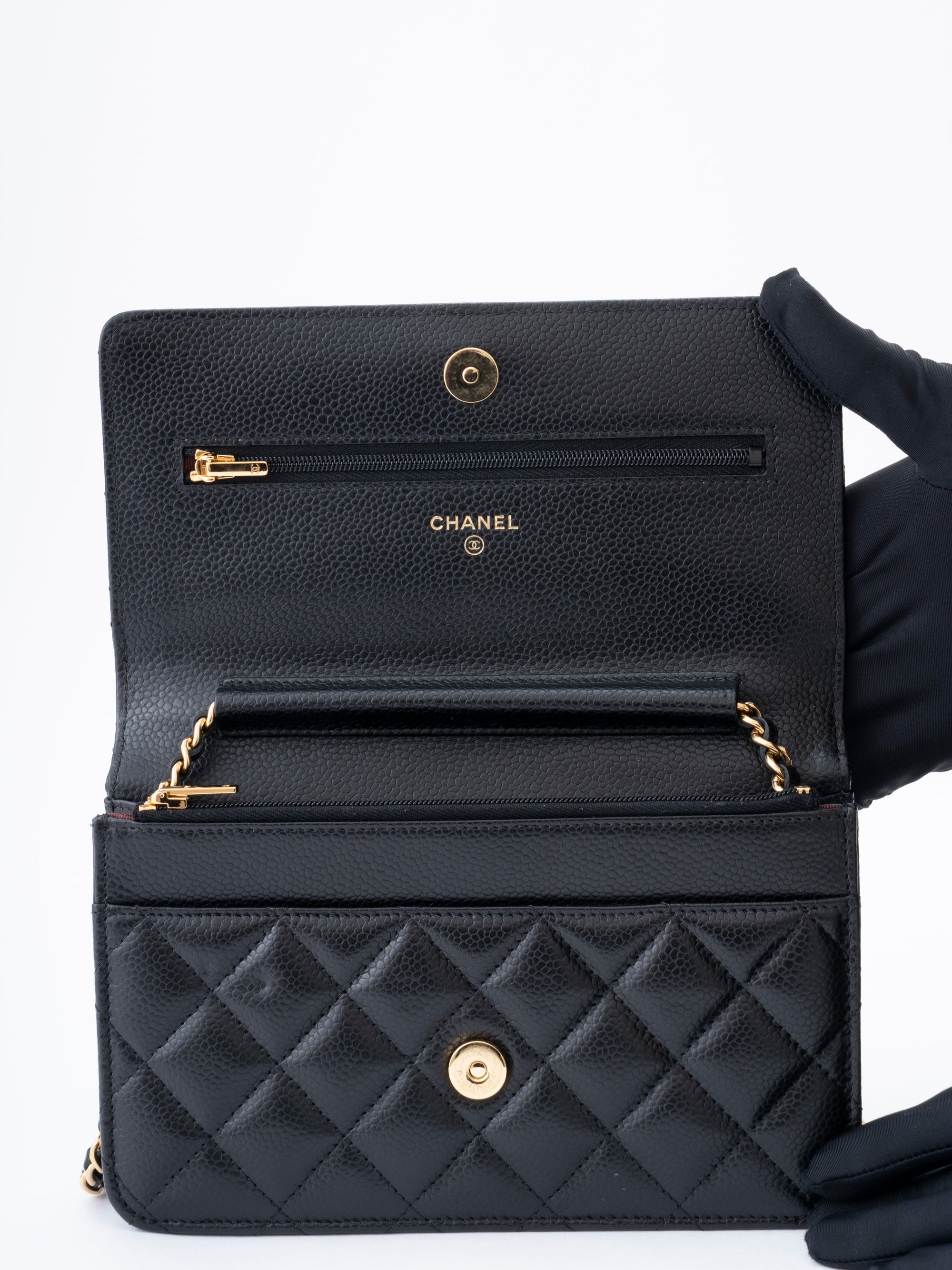 シャネル マトラッセ チェーンウォレット キャビアスキン シリアルプレート ブラック ゴールド金具