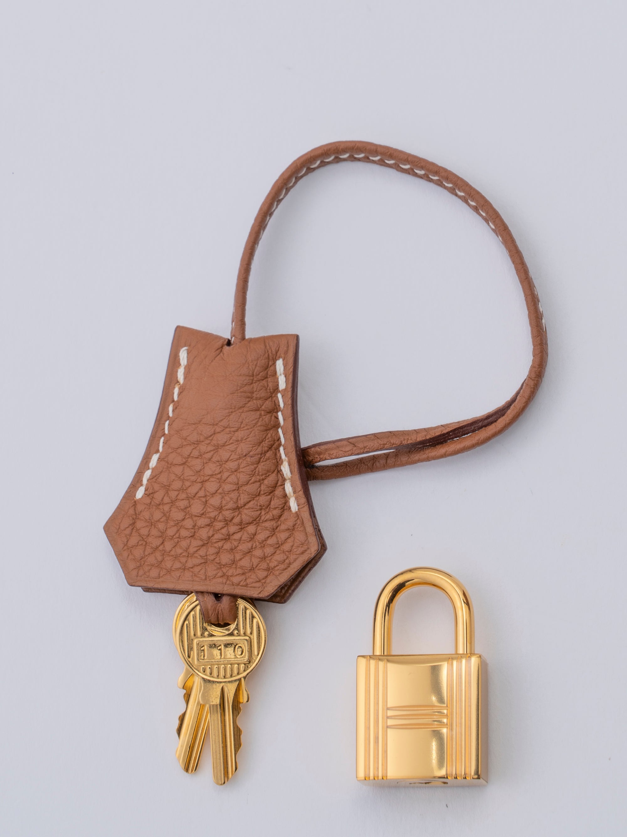 Hermès Kelly 28 Handbag, Interior Stitched, X Stamp: 2016, Togo Gold 37, Gold Hardware