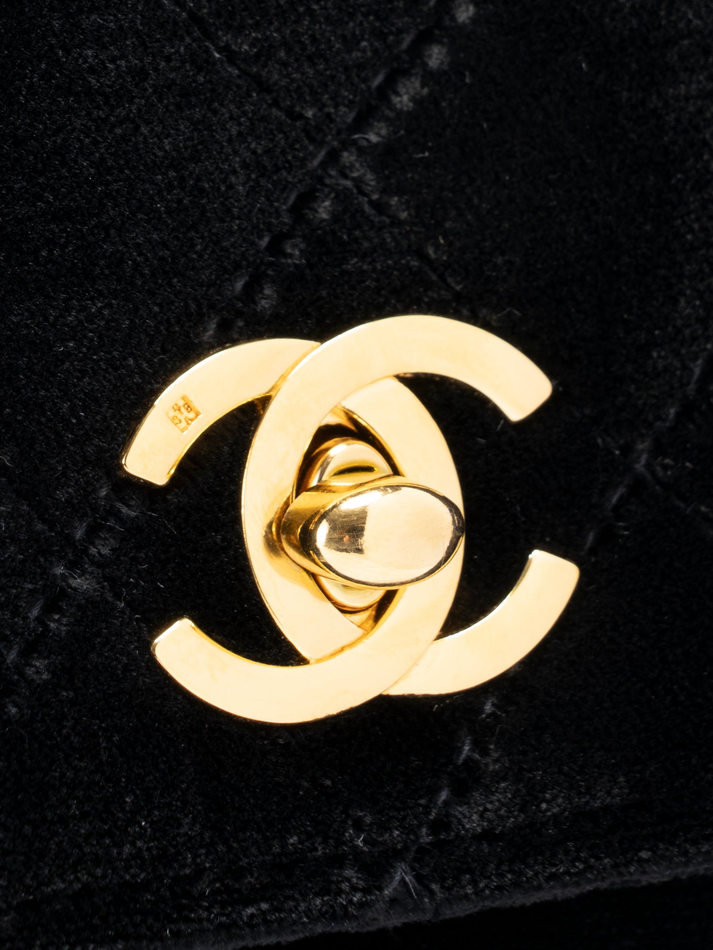 シャネル マトラッセ チェーンショルダーバッグ ベルベット ブラック ゴールド金具