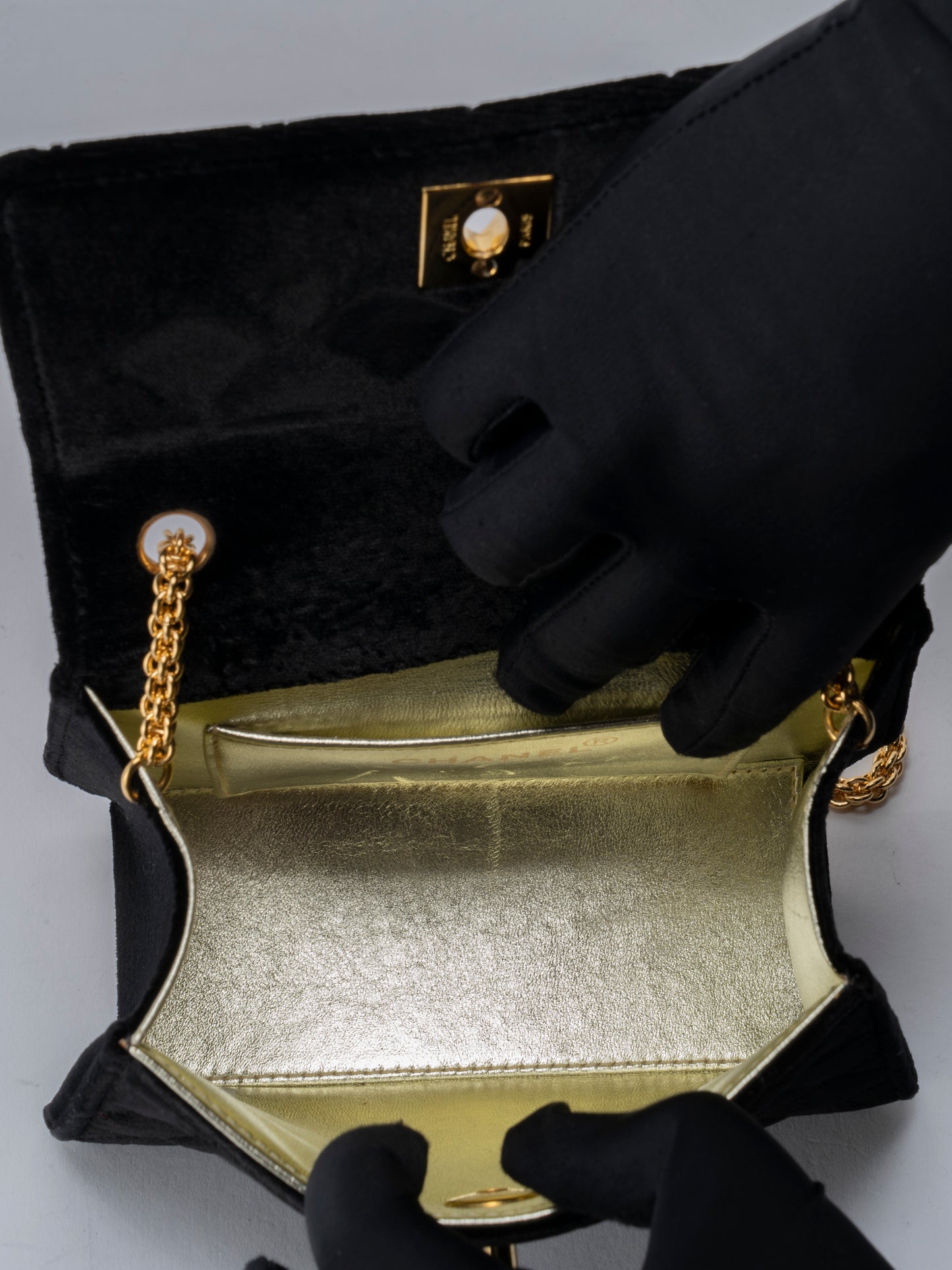 シャネル マトラッセ チェーンショルダーバッグ ベルベット ブラック ゴールド金具