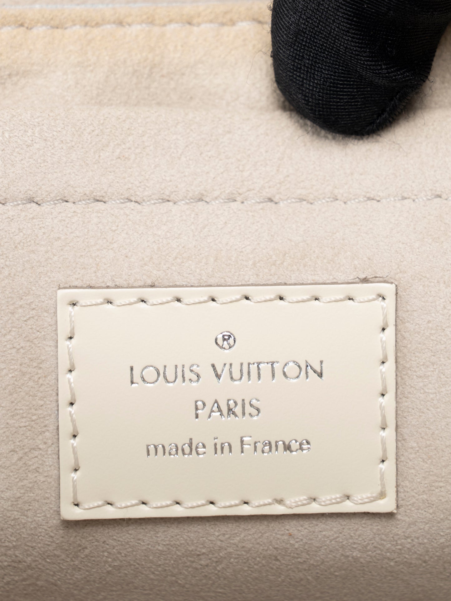 ルイ・ヴィトン M5929J ポシェットモンテーニュ ショルダーバッグ エピ ホワイト シルバー金具