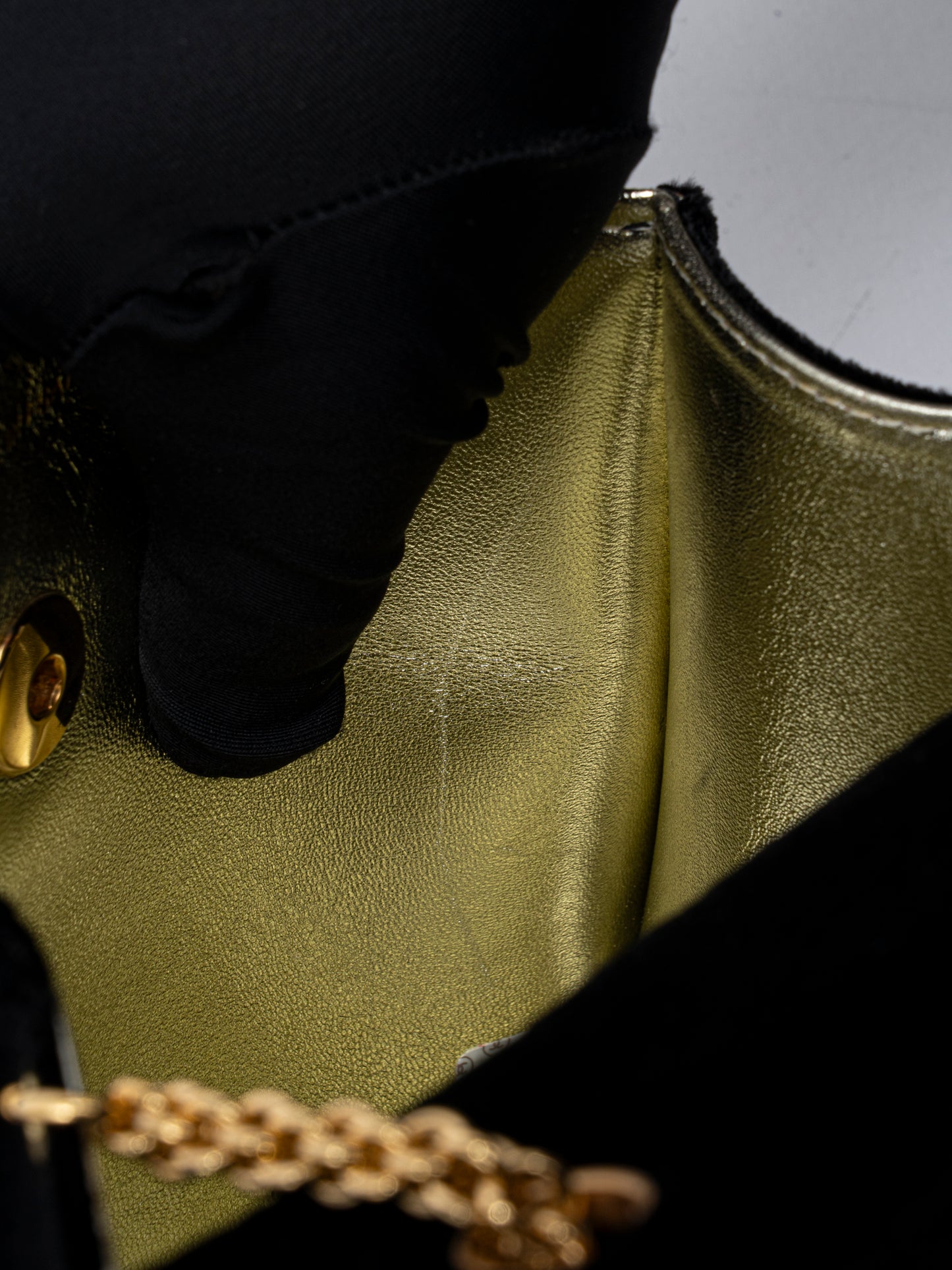 シャネル マトラッセ チェーンショルダーバッグ ベルベット ブラック ゴールド金具