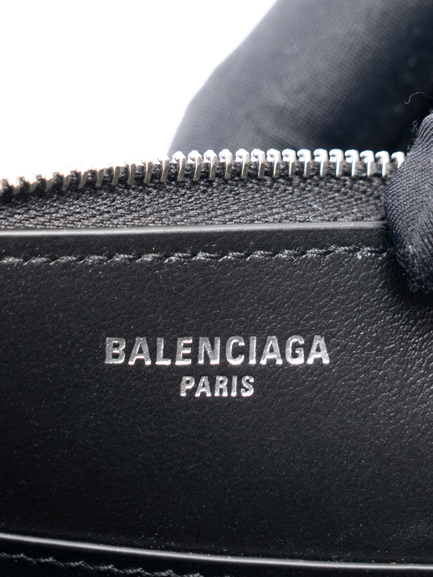 バレンシアガ パスポートフォンケース レザー ブラック シルバー金具